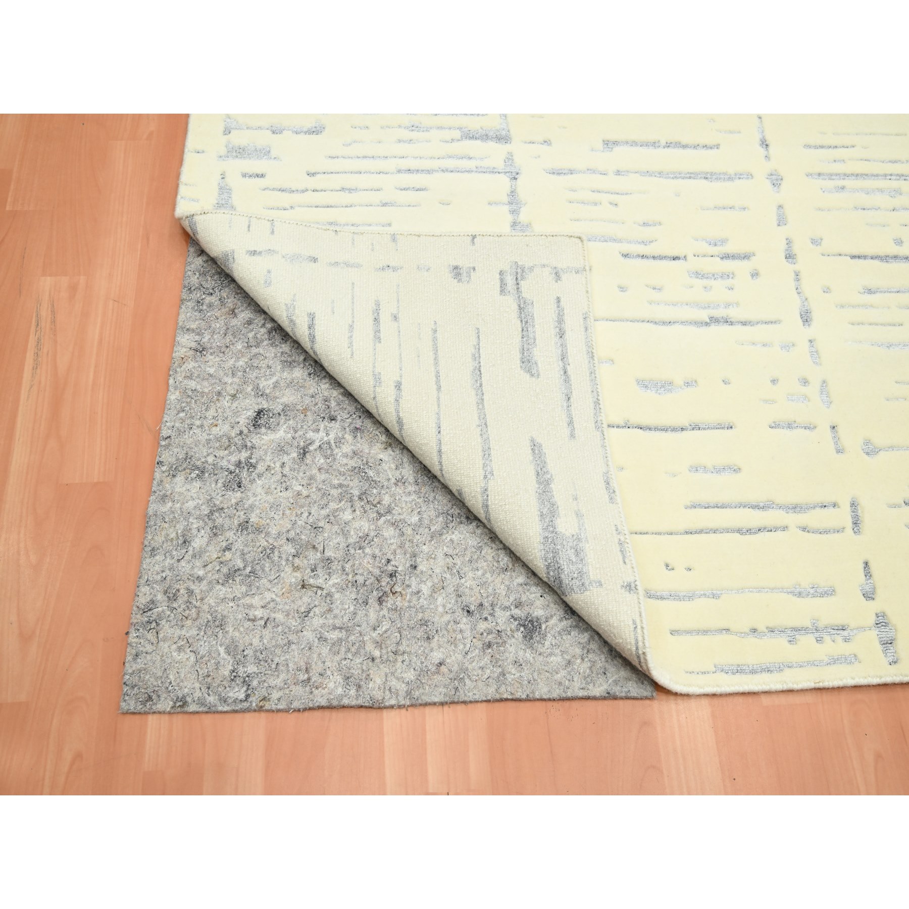8'x9'9" Pristine White, Modern Design with Textured Weave, Wool & Silk, Tone on Tone, Hand Knotted, Oriental Rug Sh75640