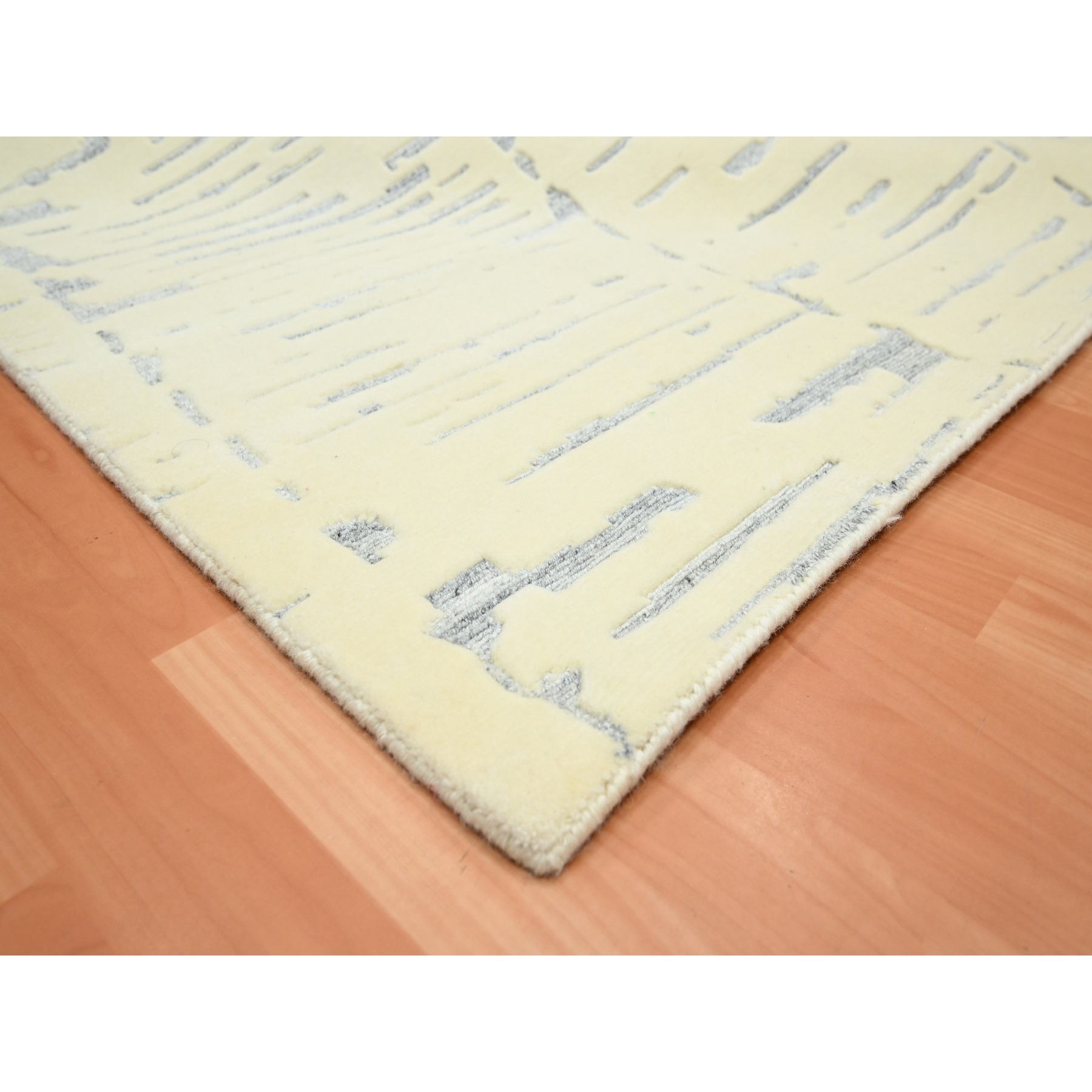8'x9'9" Pristine White, Modern Design with Textured Weave, Wool & Silk, Tone on Tone, Hand Knotted, Oriental Rug Sh75640