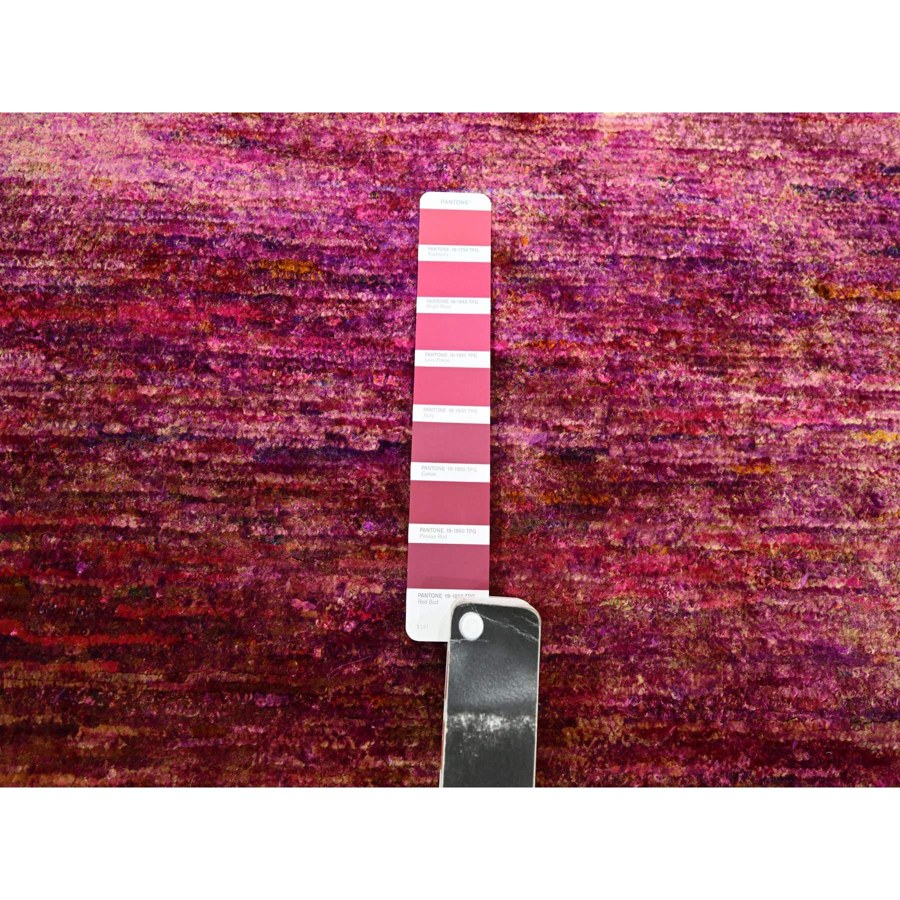 5'x6'10" Shades of Pink, Abrash Design, Sari Silk, Plain, Soft to the Touch, Hand Knotted, Oriental Rug Sh75645