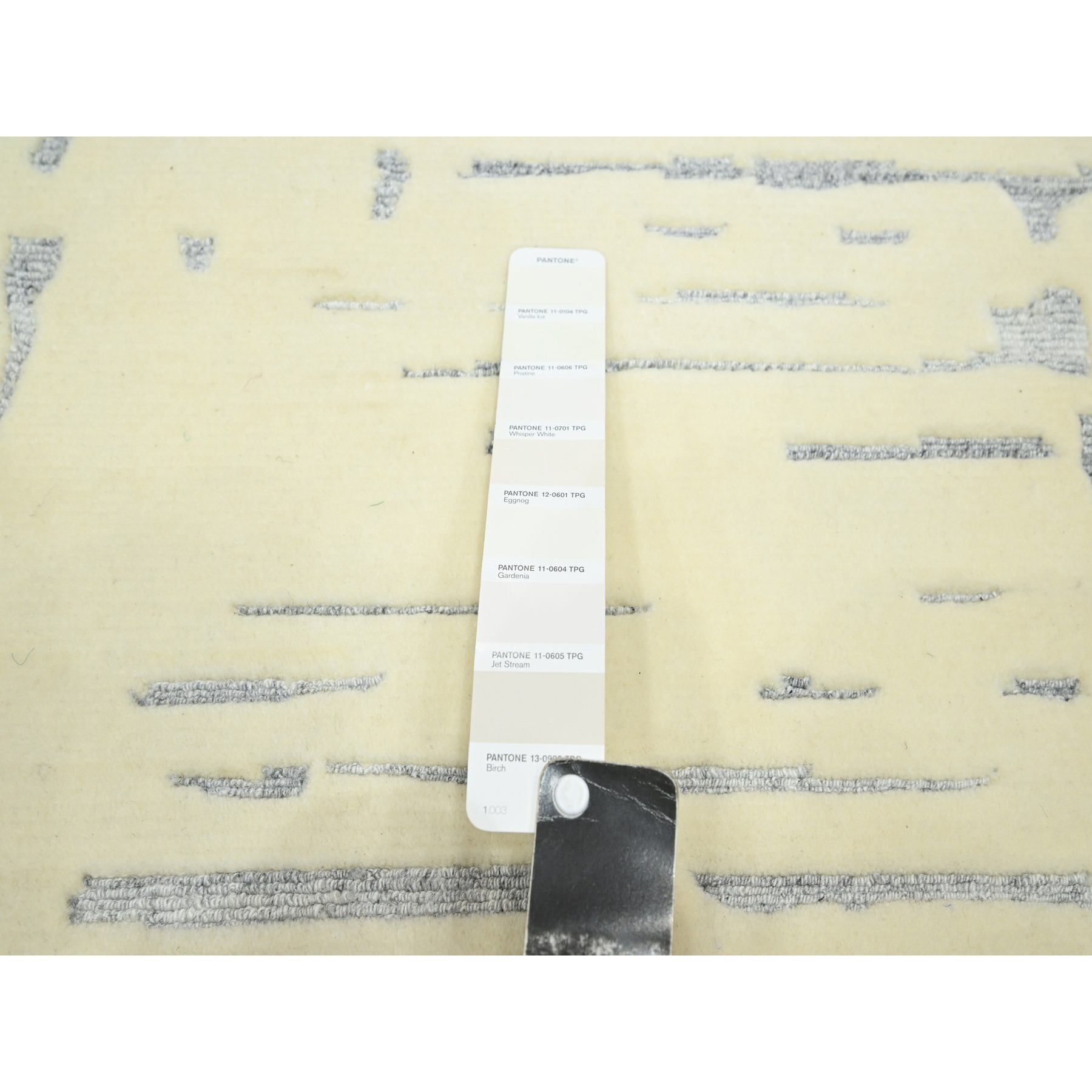5'x7' Linen White, Modern Design with Textured Weave, Tone on Tone, Hand Knotted, Wool & Silk, Oriental Rug Sh75646