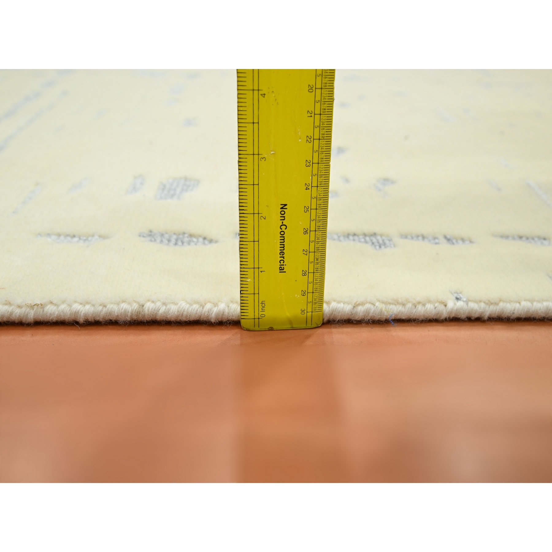 5'x7' Linen White, Modern Design with Textured Weave, Tone on Tone, Hand Knotted, Wool & Silk, Oriental Rug Sh75646