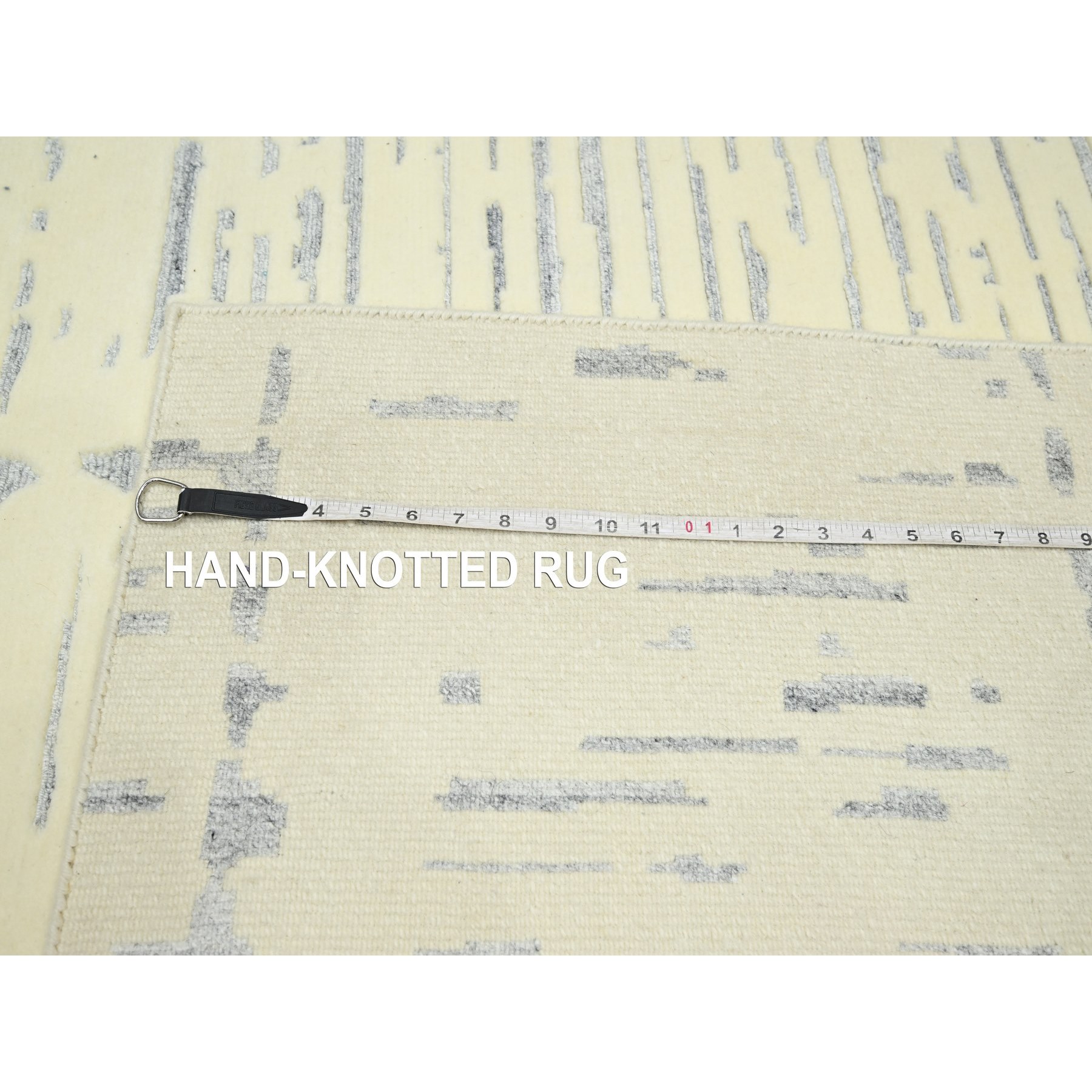 5'x7' Linen White, Modern Design with Textured Weave, Tone on Tone, Hand Knotted, Wool & Silk, Oriental Rug Sh75646