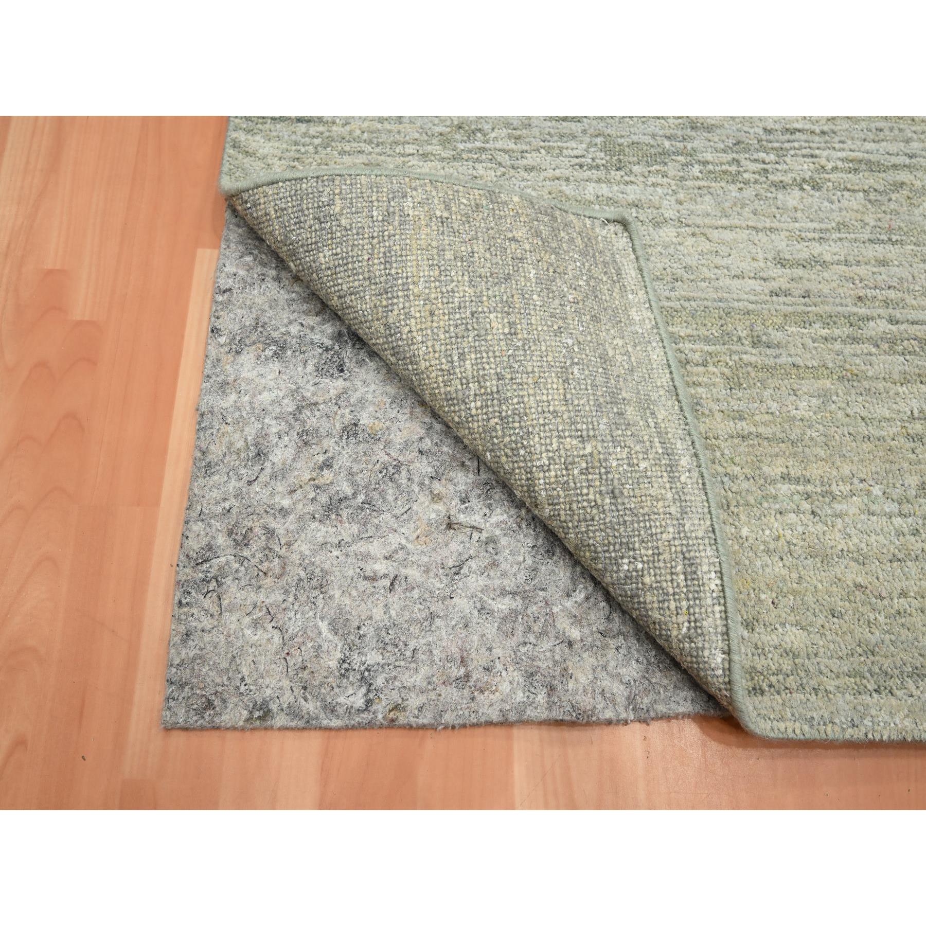 4'x6'1" Laurel Green, Hand Knotted, Plain Solid Design, Soft to the Touch, Pure Silk, Oriental Rug Sh75655