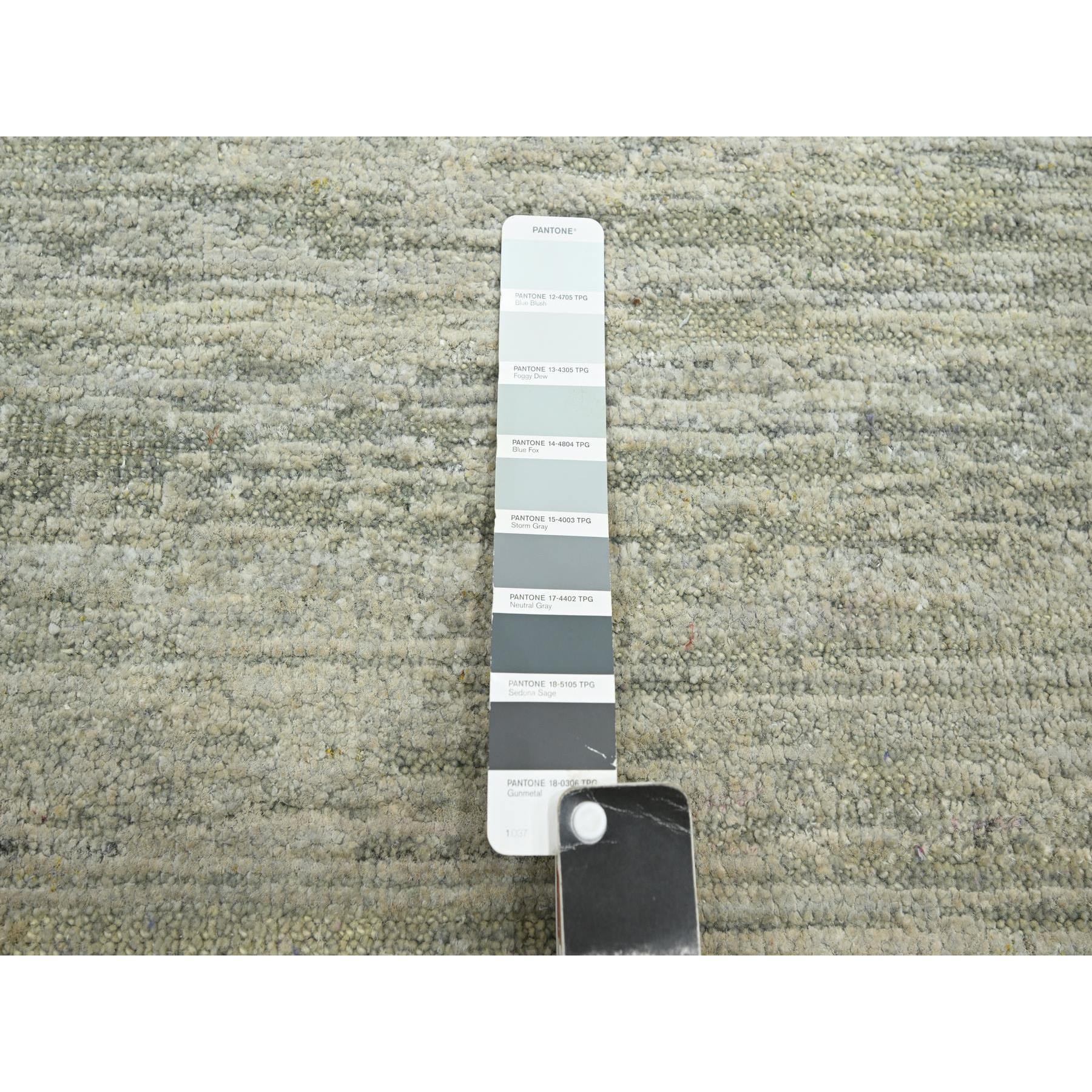 4'x6'1" Laurel Green, Hand Knotted, Plain Solid Design, Soft to the Touch, Pure Silk, Oriental Rug Sh75655