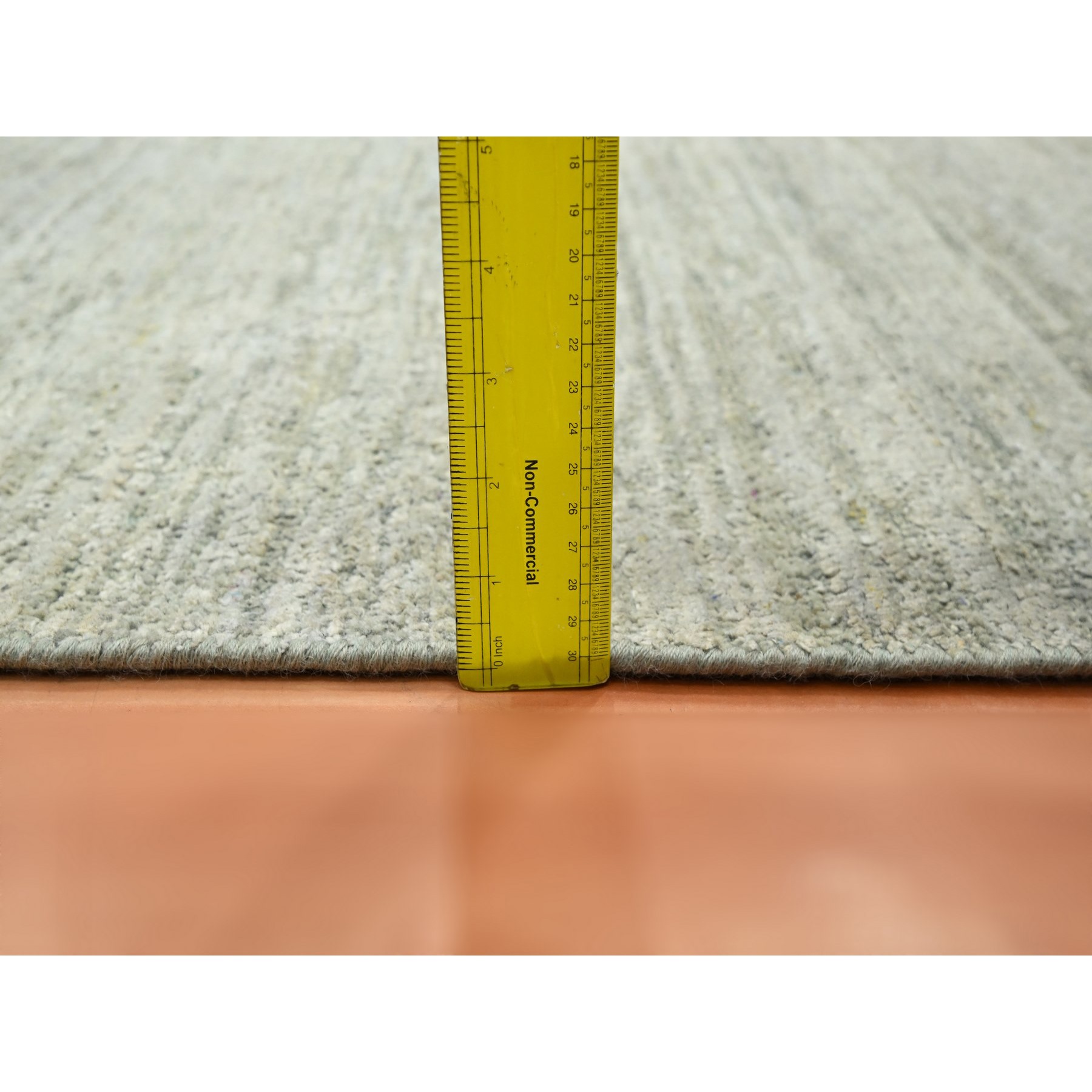 4'x6'1" Laurel Green, Hand Knotted, Plain Solid Design, Soft to the Touch, Pure Silk, Oriental Rug Sh75655