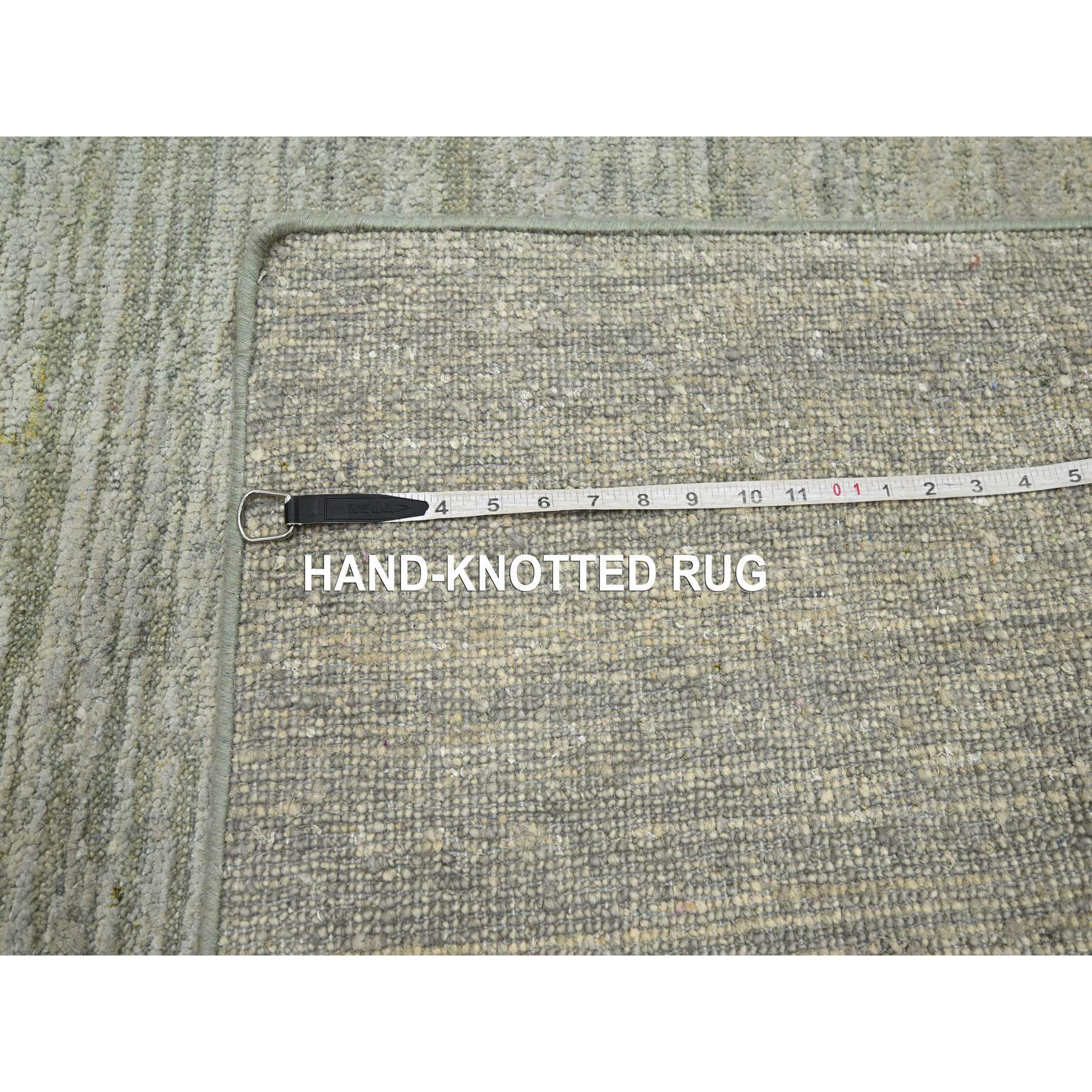 4'x6'1" Laurel Green, Hand Knotted, Plain Solid Design, Soft to the Touch, Pure Silk, Oriental Rug Sh75655