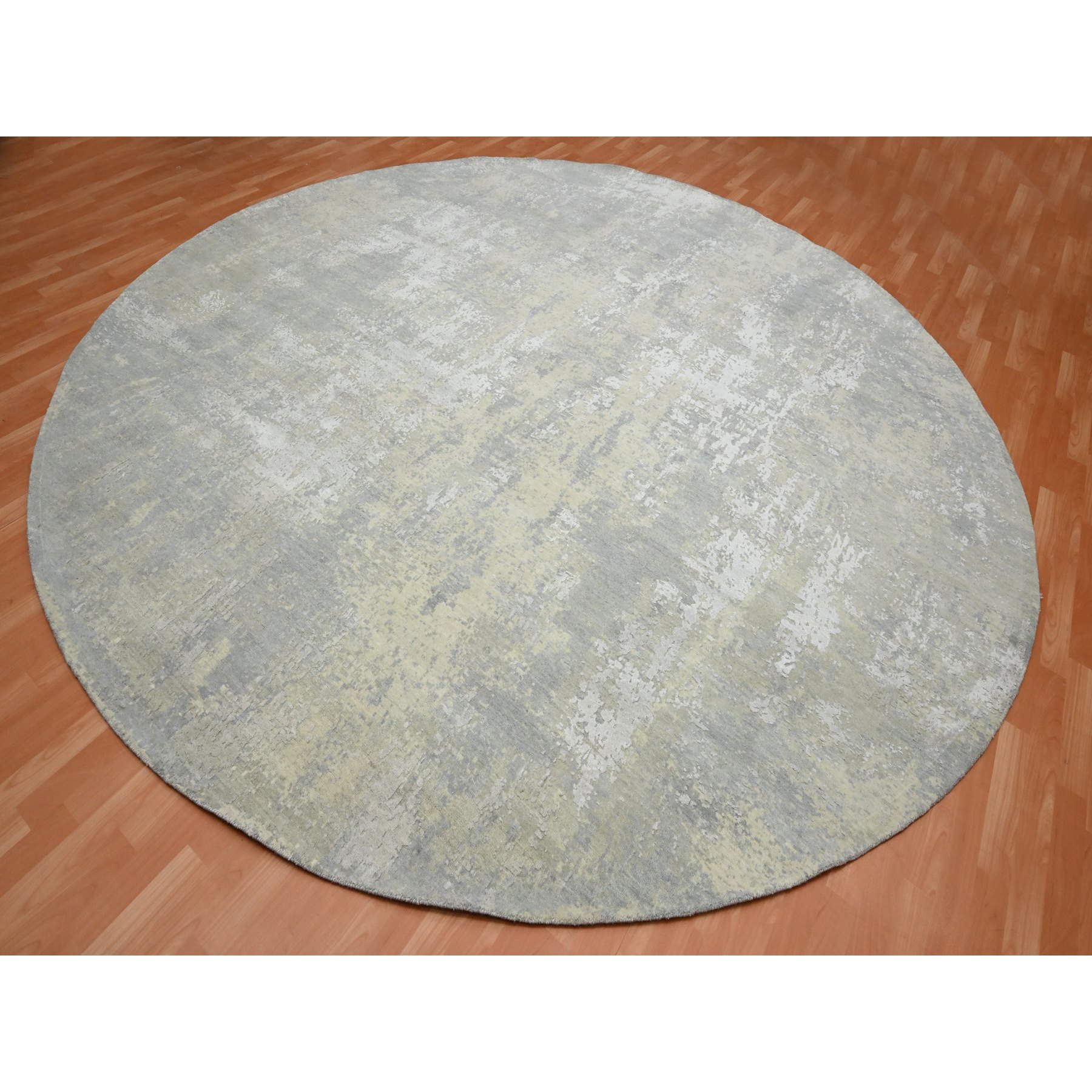 11'10"x11'10" Light Gray, Modern Abstract Design with Soft Colors, Wool and Pure Silk, Hand Knotted, Round, Oriental Rug Sh75675