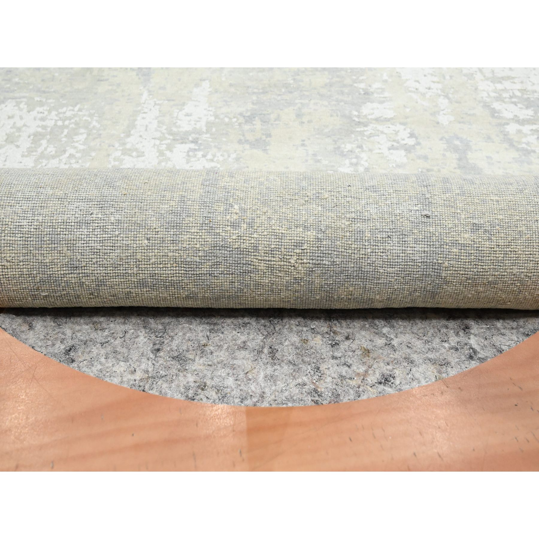 11'10"x11'10" Light Gray, Modern Abstract Design with Soft Colors, Wool and Pure Silk, Hand Knotted, Round, Oriental Rug Sh75675