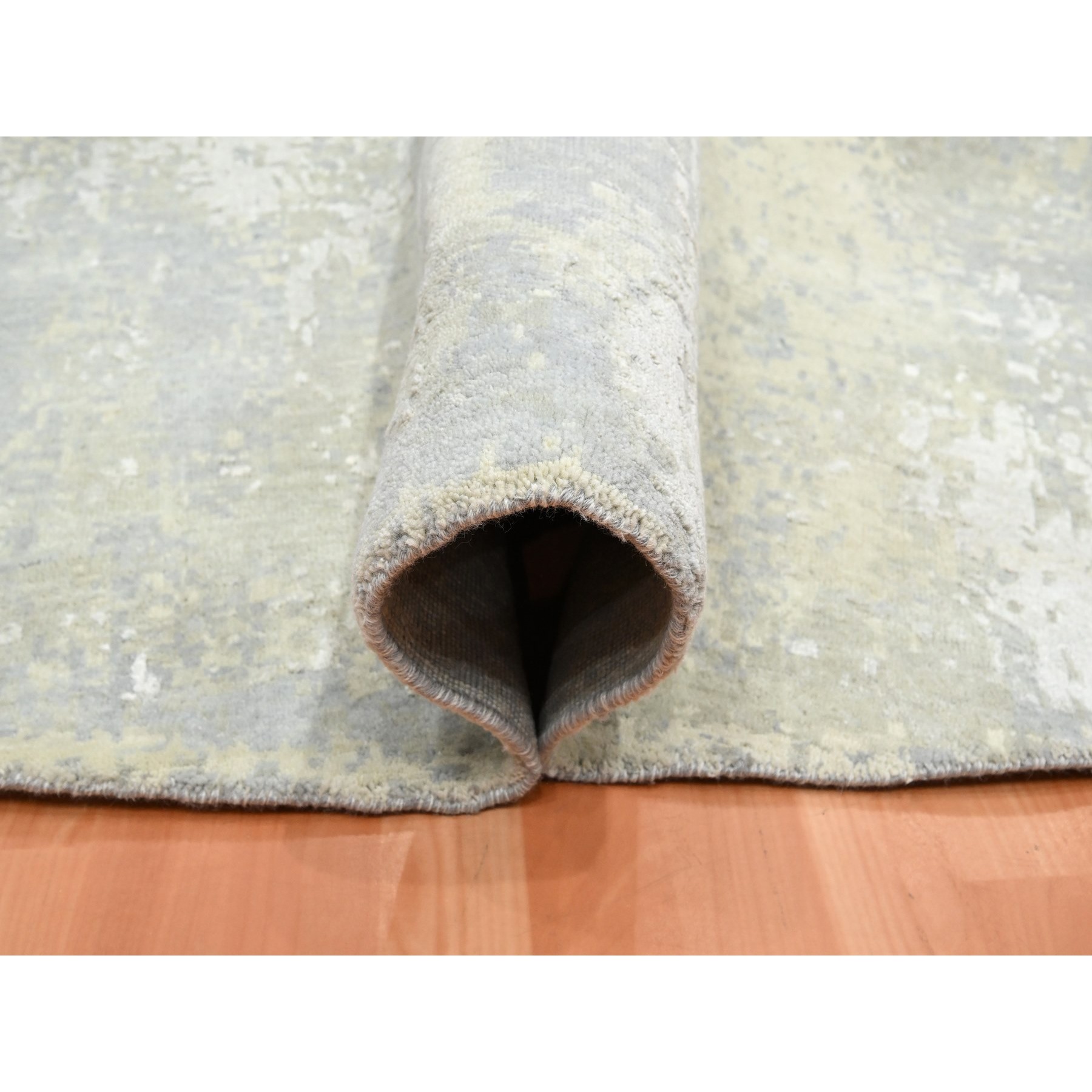 11'10"x11'10" Light Gray, Modern Abstract Design with Soft Colors, Wool and Pure Silk, Hand Knotted, Round, Oriental Rug Sh75675