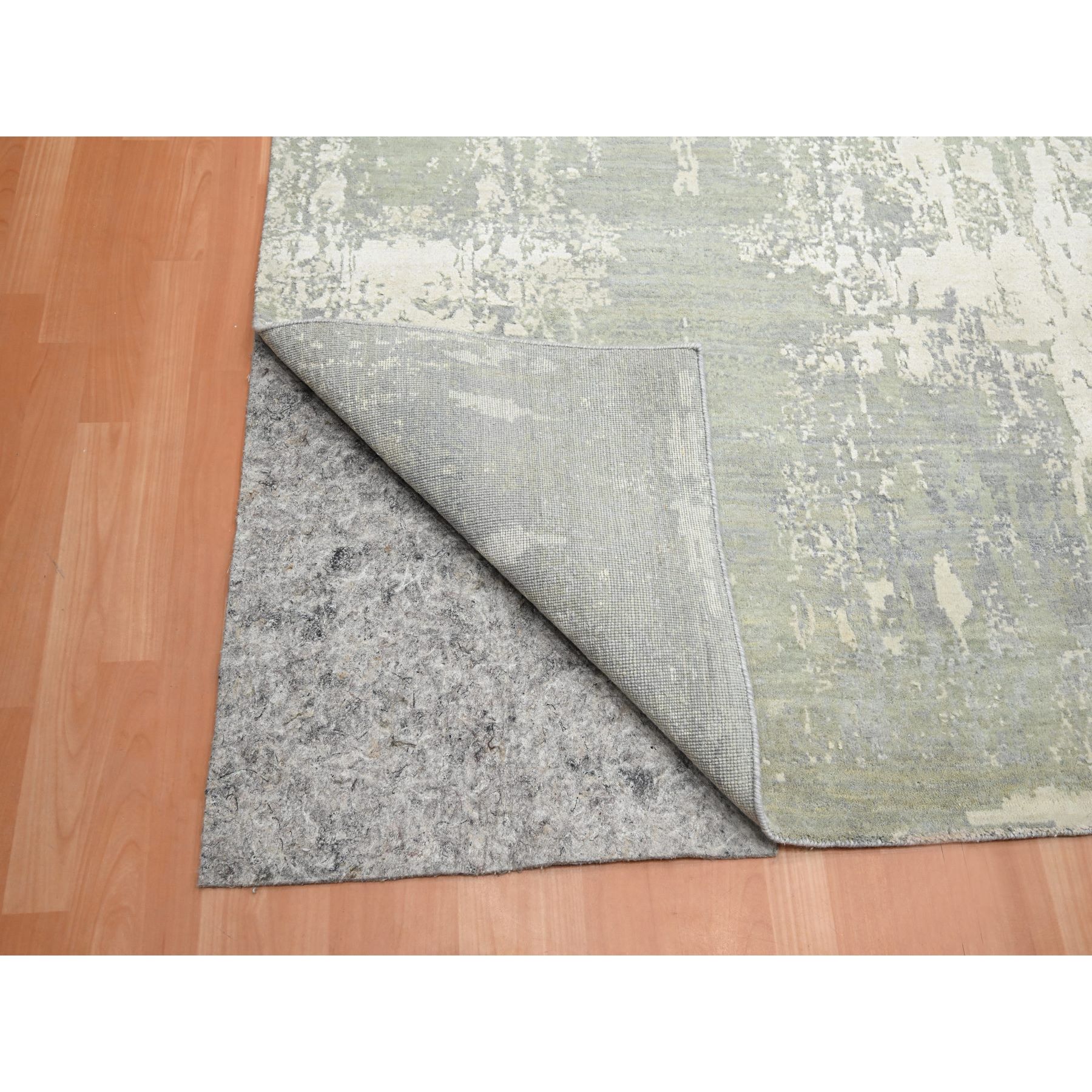 9'x12' Misty Gray, Modern Abstract Design with Soft Colors, Wool and Pure Silk, Hand Knotted, Oriental Rug Sh75678