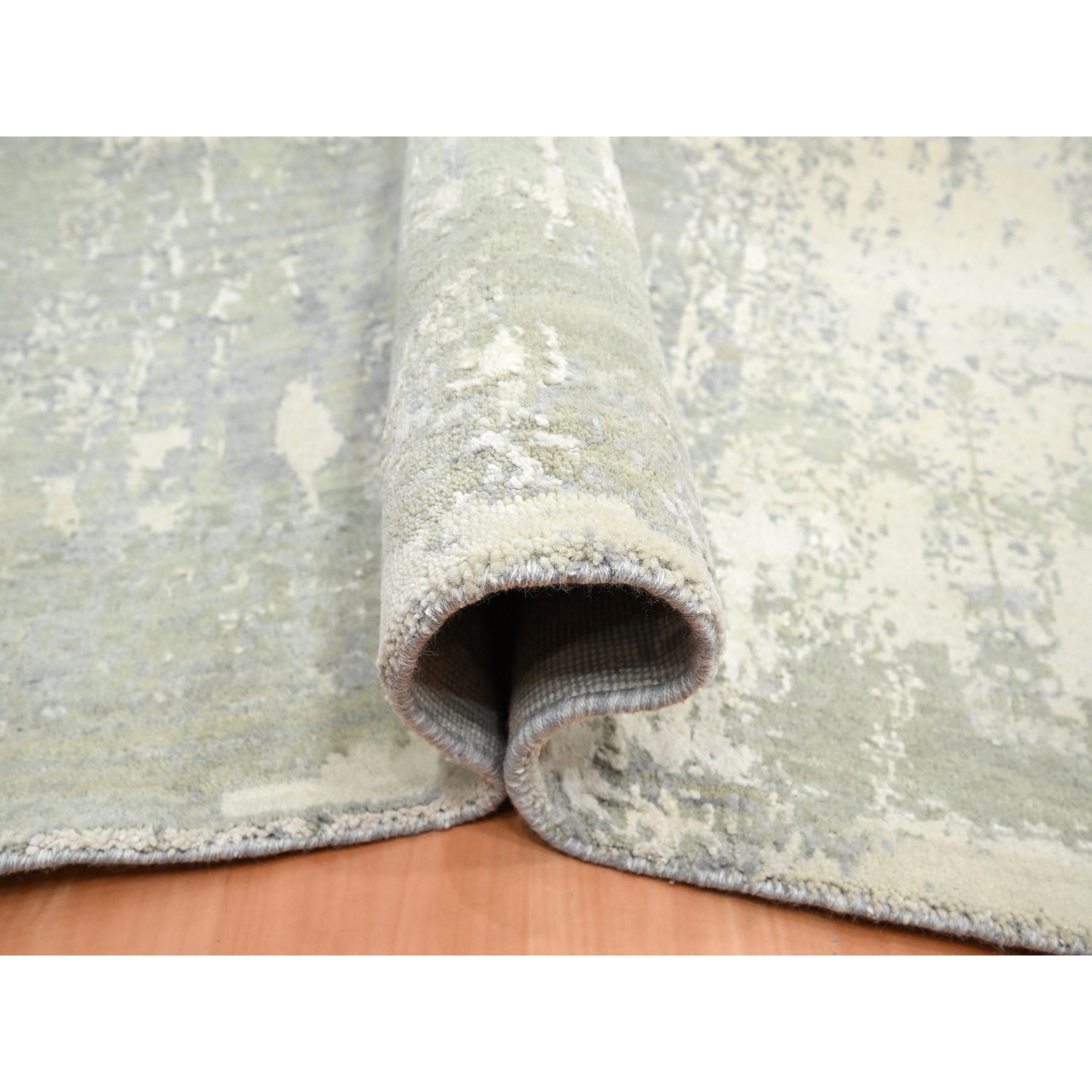 9'x12' Misty Gray, Modern Abstract Design with Soft Colors, Wool and Pure Silk, Hand Knotted, Oriental Rug Sh75678