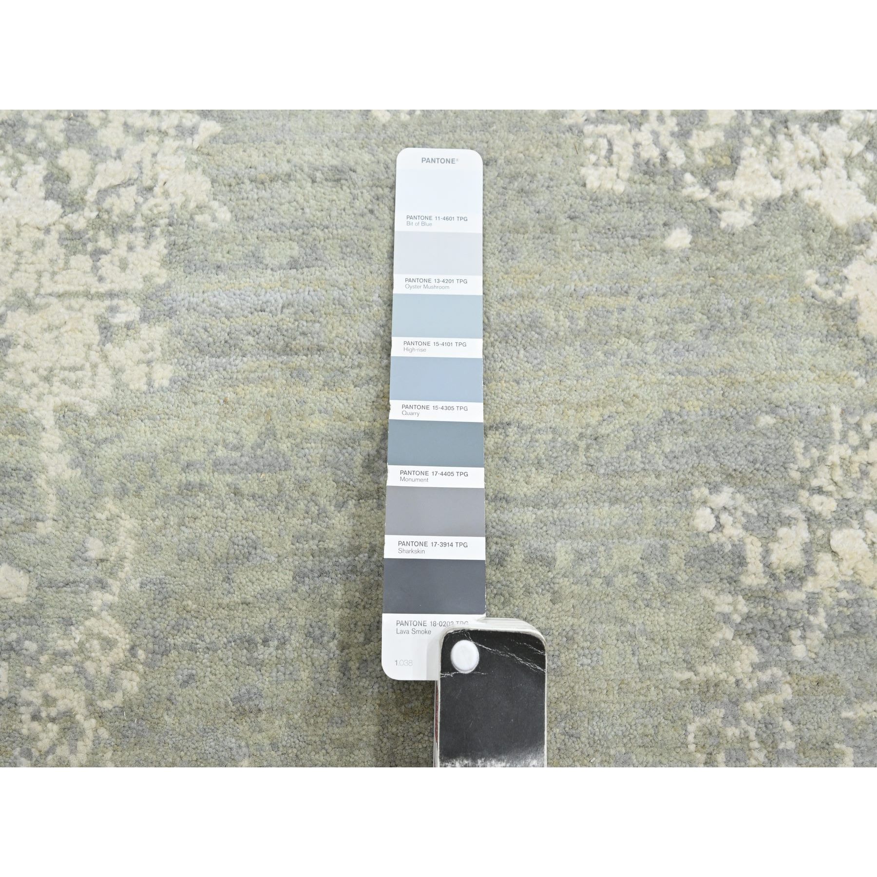 9'x12' Misty Gray, Modern Abstract Design with Soft Colors, Wool and Pure Silk, Hand Knotted, Oriental Rug Sh75678