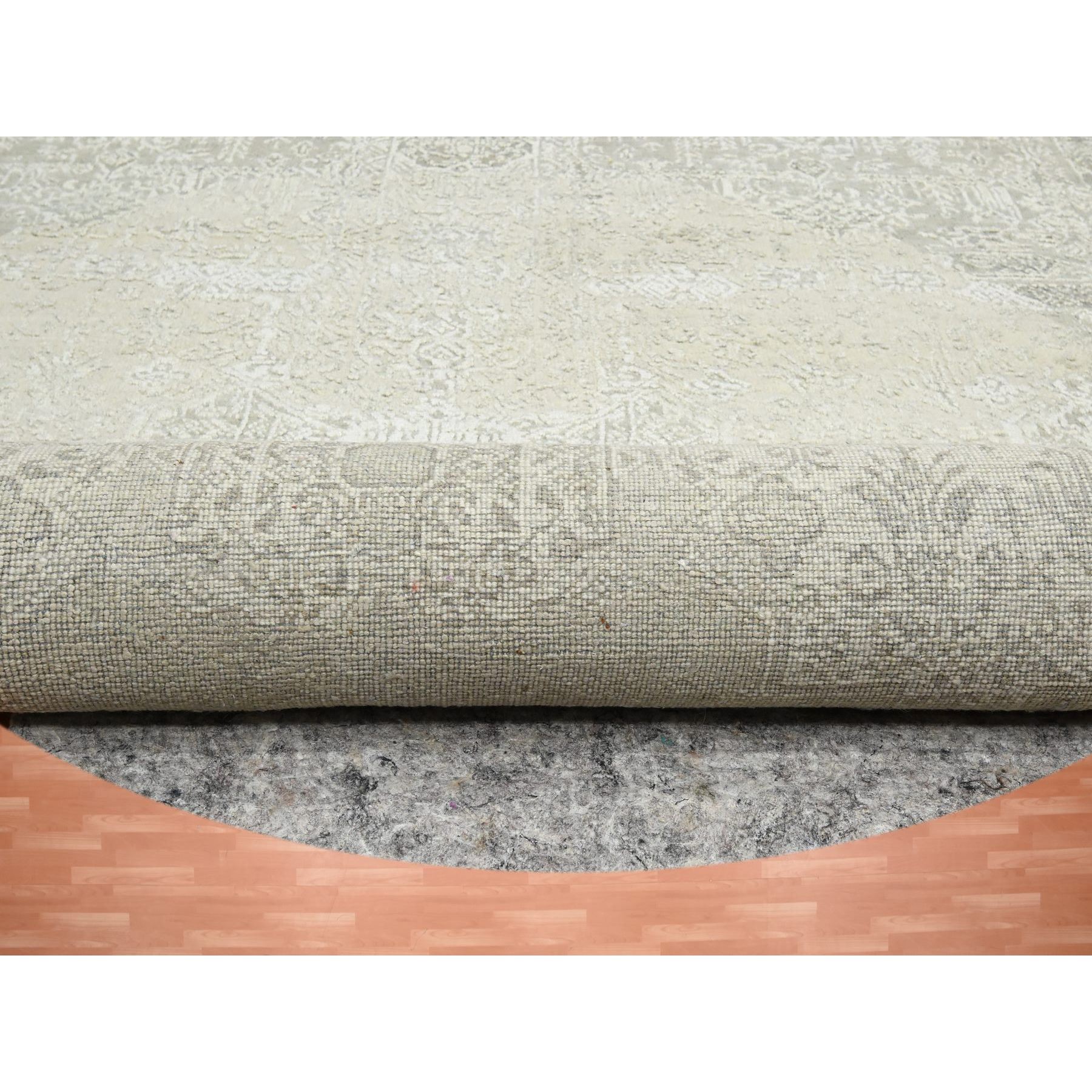 10'x10' Oyster White, Jewelry Design, Wool and Silk, Hand Knotted, Round, Oriental Rug Sh75681
