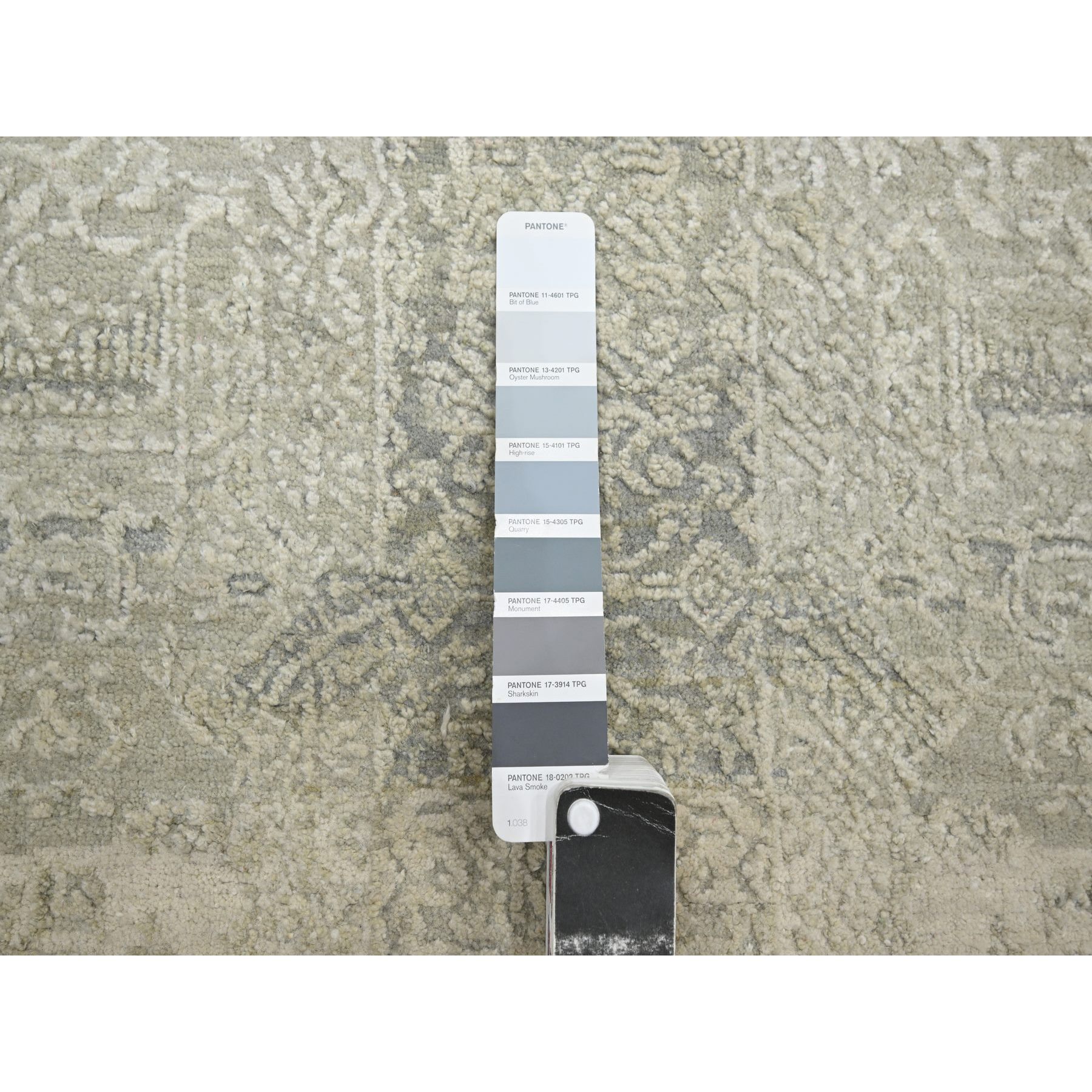 10'x10' Oyster White, Jewelry Design, Wool and Silk, Hand Knotted, Round, Oriental Rug Sh75681