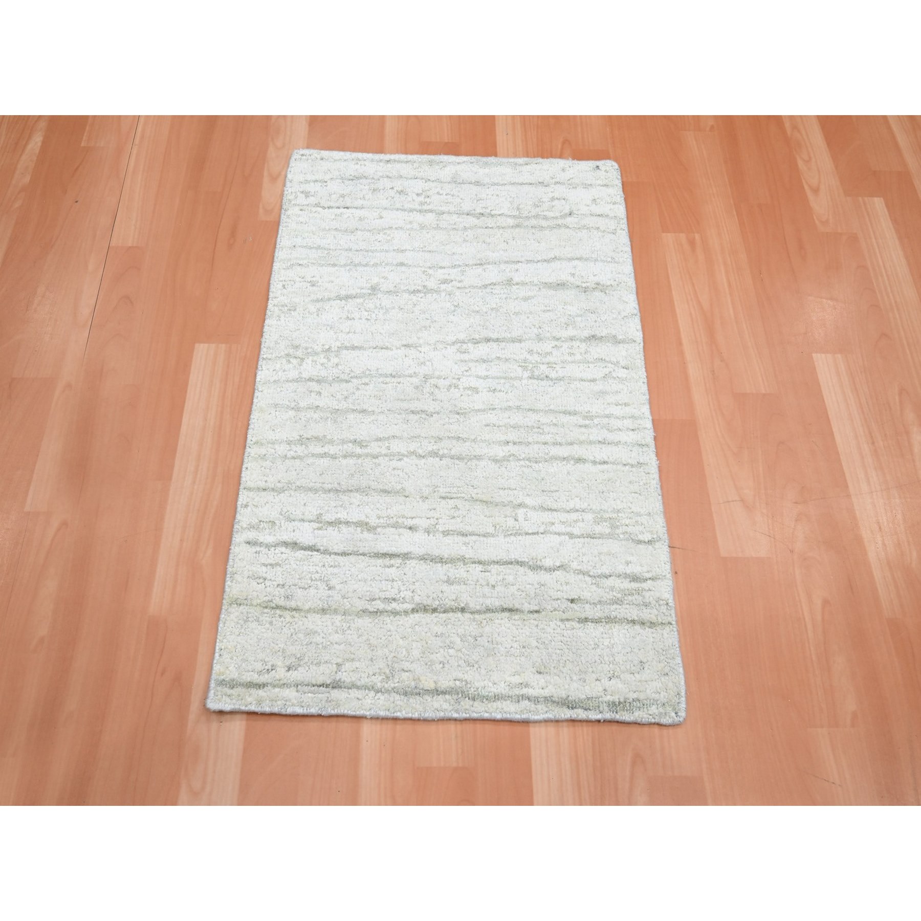 2'x3' Pearl White, Modern, Wavy Design, Hand Knotted, Pure Silk, Lush and Plush, Sample, Mat, Oriental Rug Sh75708