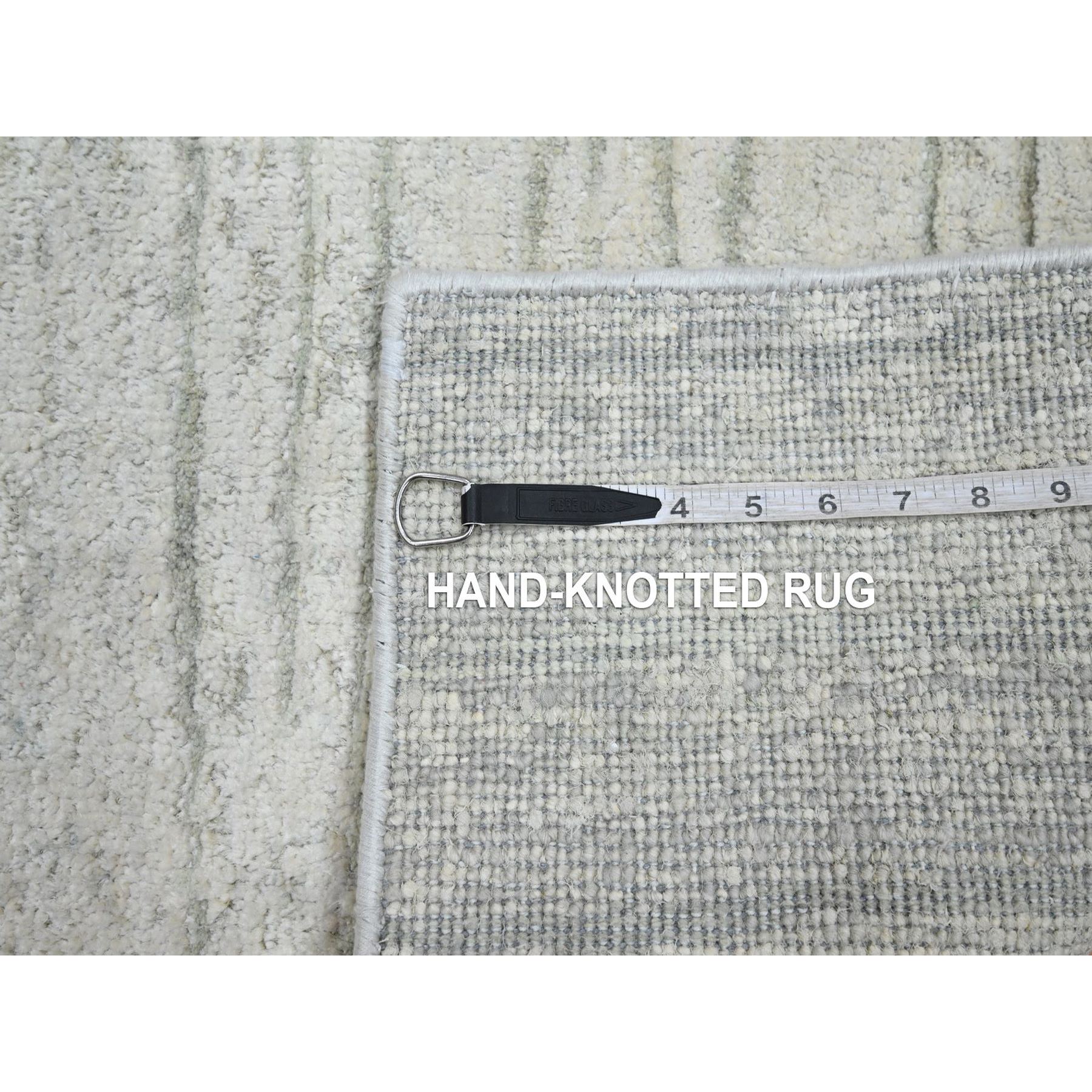 2'x3' Pearl White, Modern, Wavy Design, Hand Knotted, Pure Silk, Lush and Plush, Sample, Mat, Oriental Rug Sh75708