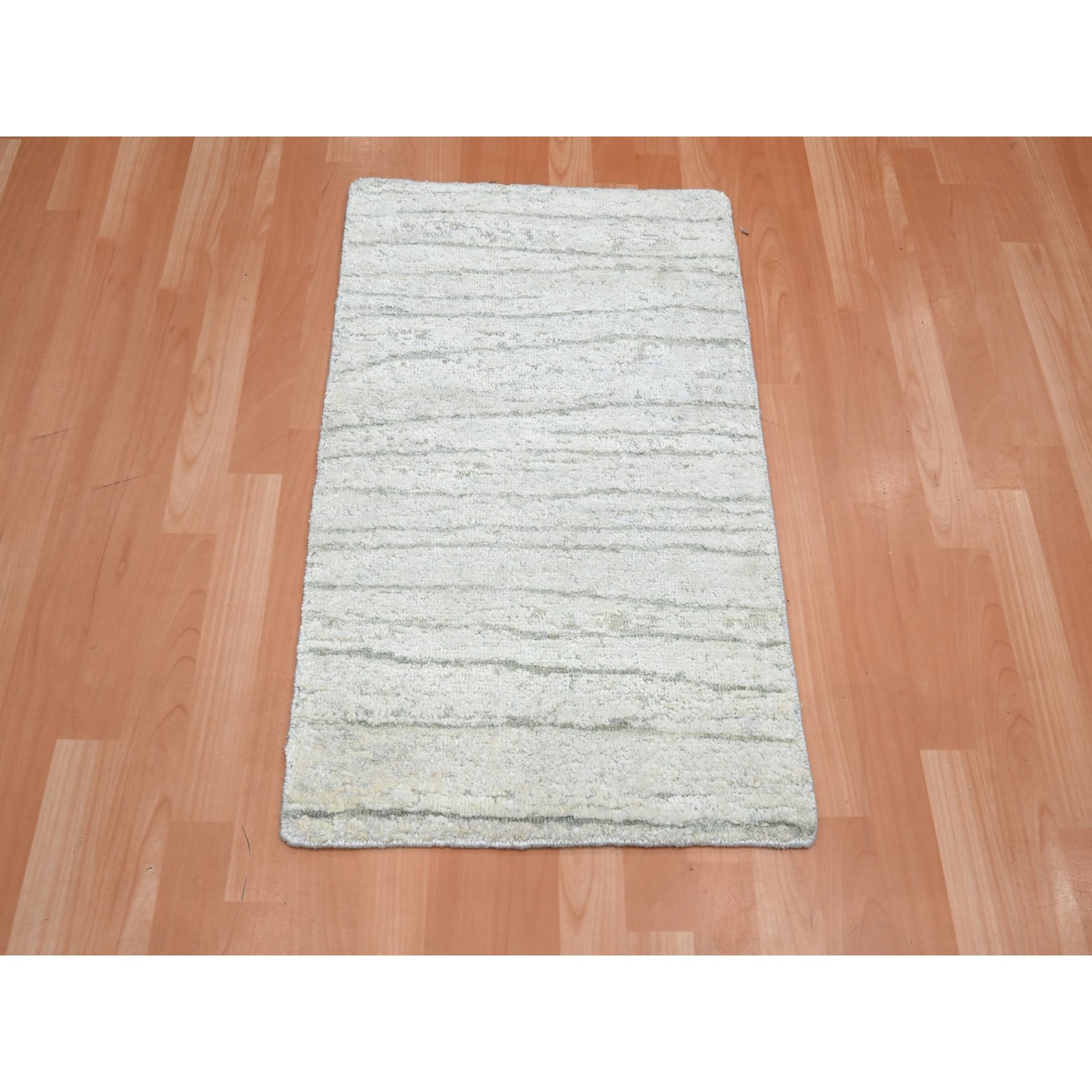 2'x3' Chiffon White, Modern, Wave Design, Pure Silk, Hand Knotted, Lush and Plush, Sample, Mat, Oriental Rug Sh75709