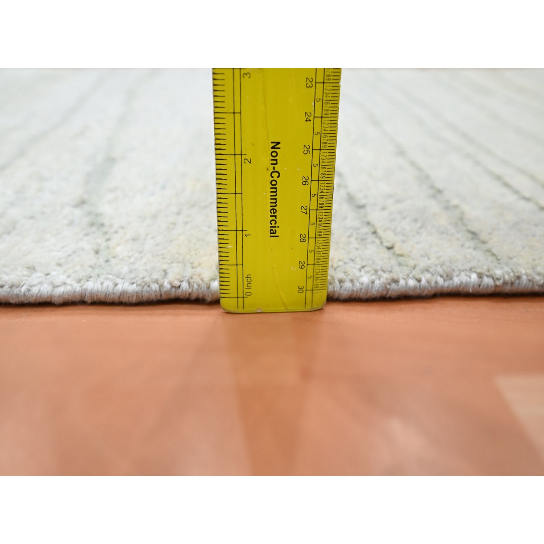 2'x3' Chiffon White, Modern, Wave Design, Pure Silk, Hand Knotted, Lush and Plush, Sample, Mat, Oriental Rug Sh75709