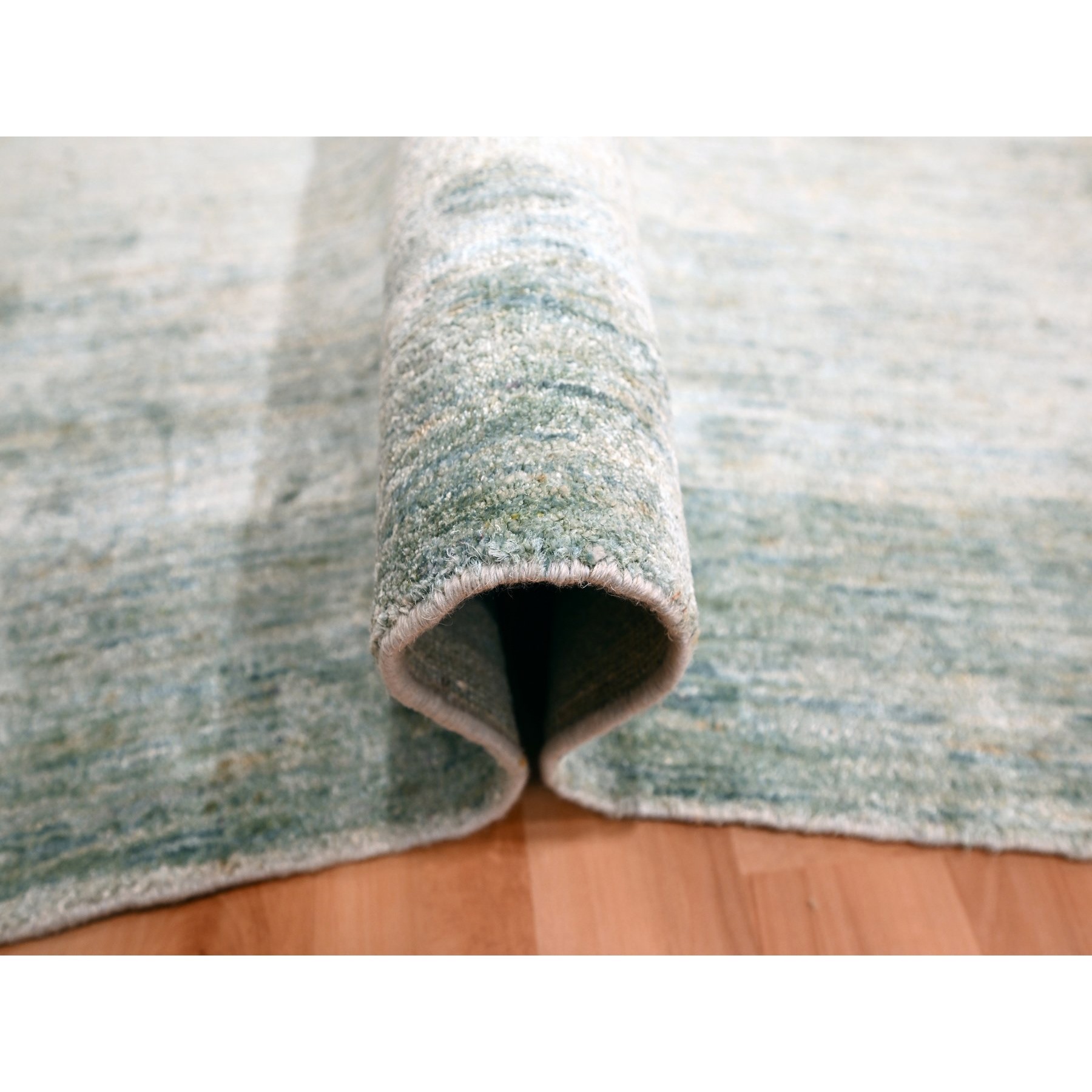 9'x12'3" Light Green with Ivory, Plain Solid Design, Pure Sari Silk, Hand Knotted, Soft to the Touch, Oriental Rug Sh76070