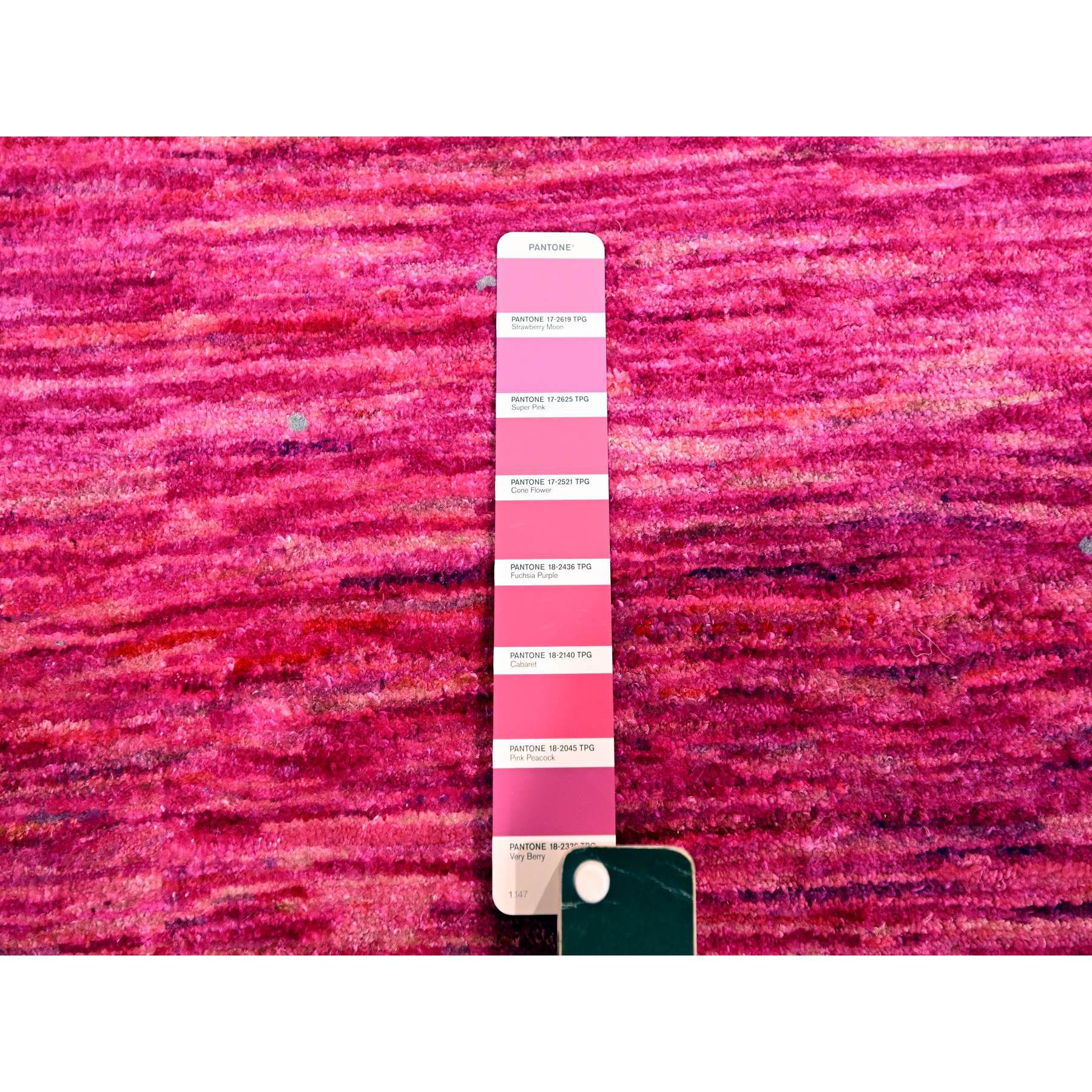 9'x12'3" Fuscia Pink, Plain Solid Design, Pure Sari Silk, Hand Knotted, Soft to the Touch, Oriental Rug Sh76075