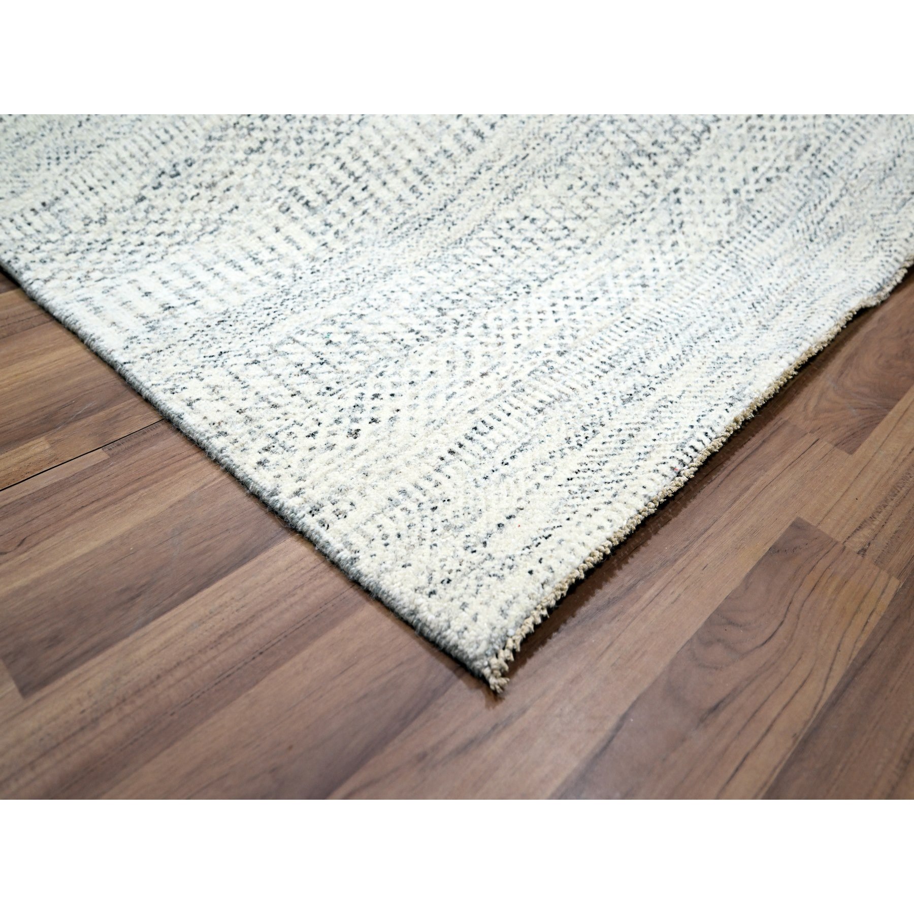 8'2"x10' Chiffon White, Modern Grass Design, Hand Knotted, Borderless, Soft and Vibrant Wool, Lush and Plush, Tone on Tone, Oriental Rug Sh76147