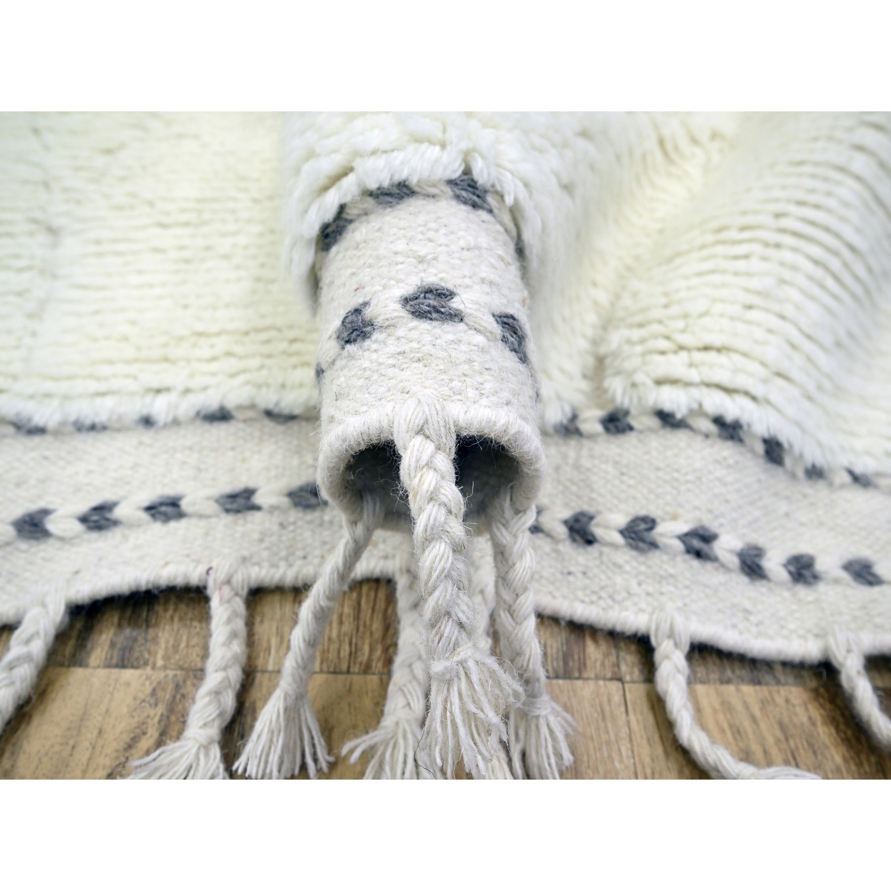 9'1"x12'3" Pristine White, Moroccan Weave with Criss Cross Design, Shabby Chic, Natural Undyed Wool, Hand Knotted, Oriental Rug Sh76219