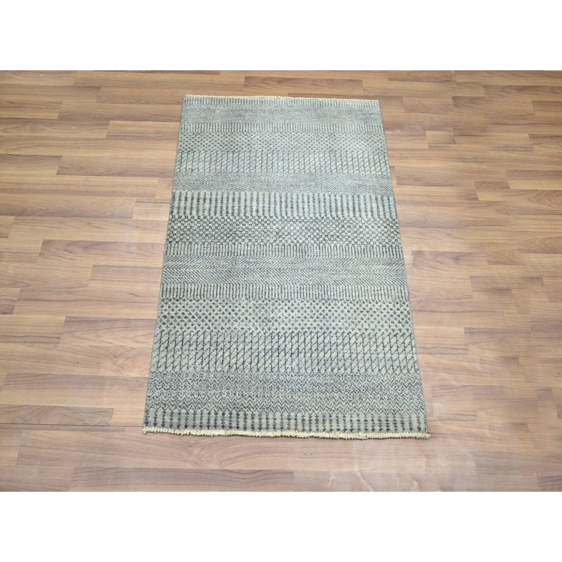2'x3' Light Gray, Hand Knotted, Wool with touch of Silk, Tone on Tone, Lush and Plush, Sample, Modern Grass Design, Mat, Oriental Rug Sh76491