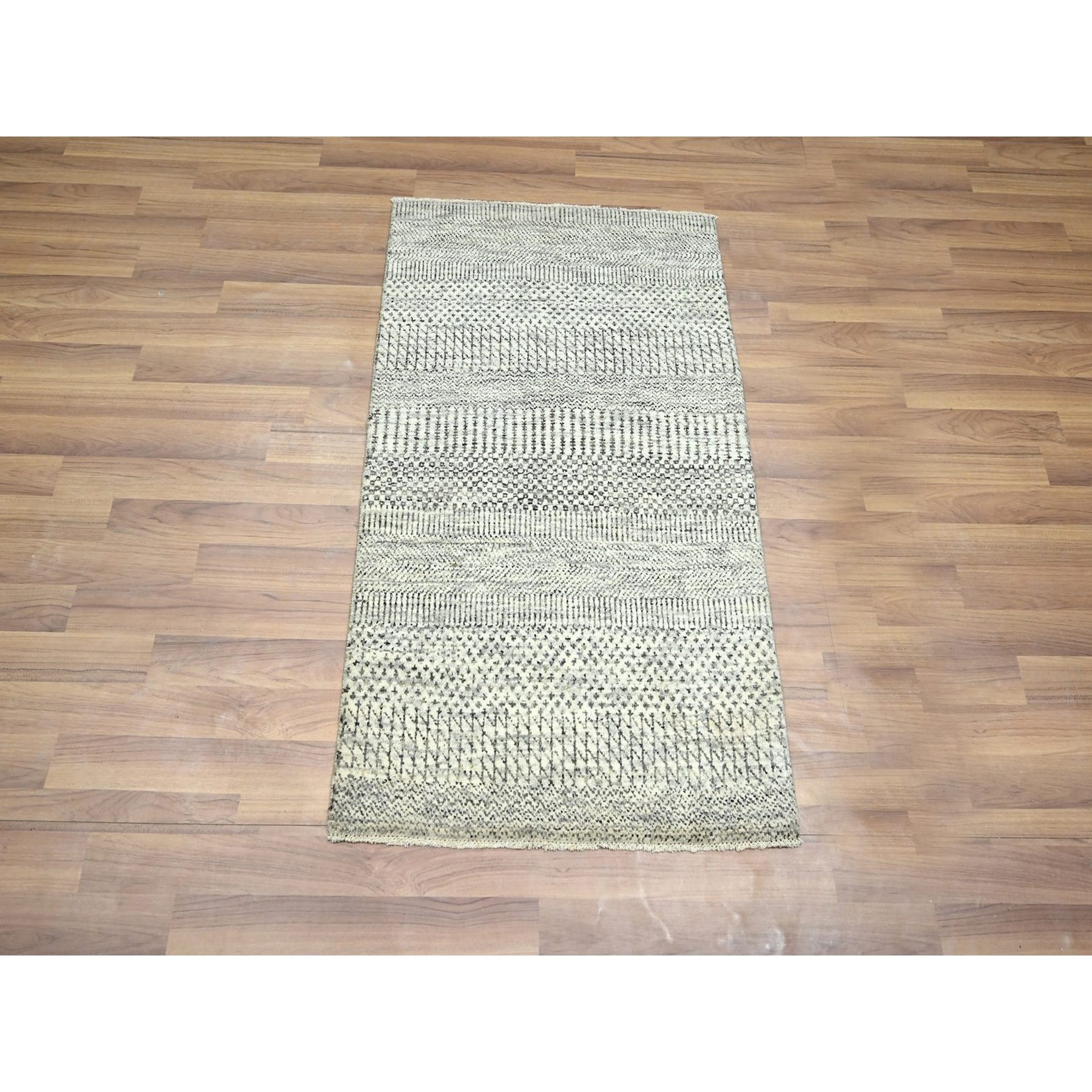 2'x3' Alabaster White, Hand Knotted, Modern Grass Design, Wool with touch of Silk, Tone on Tone, Lush and Plush, Mat, Oriental Rug Sh76498