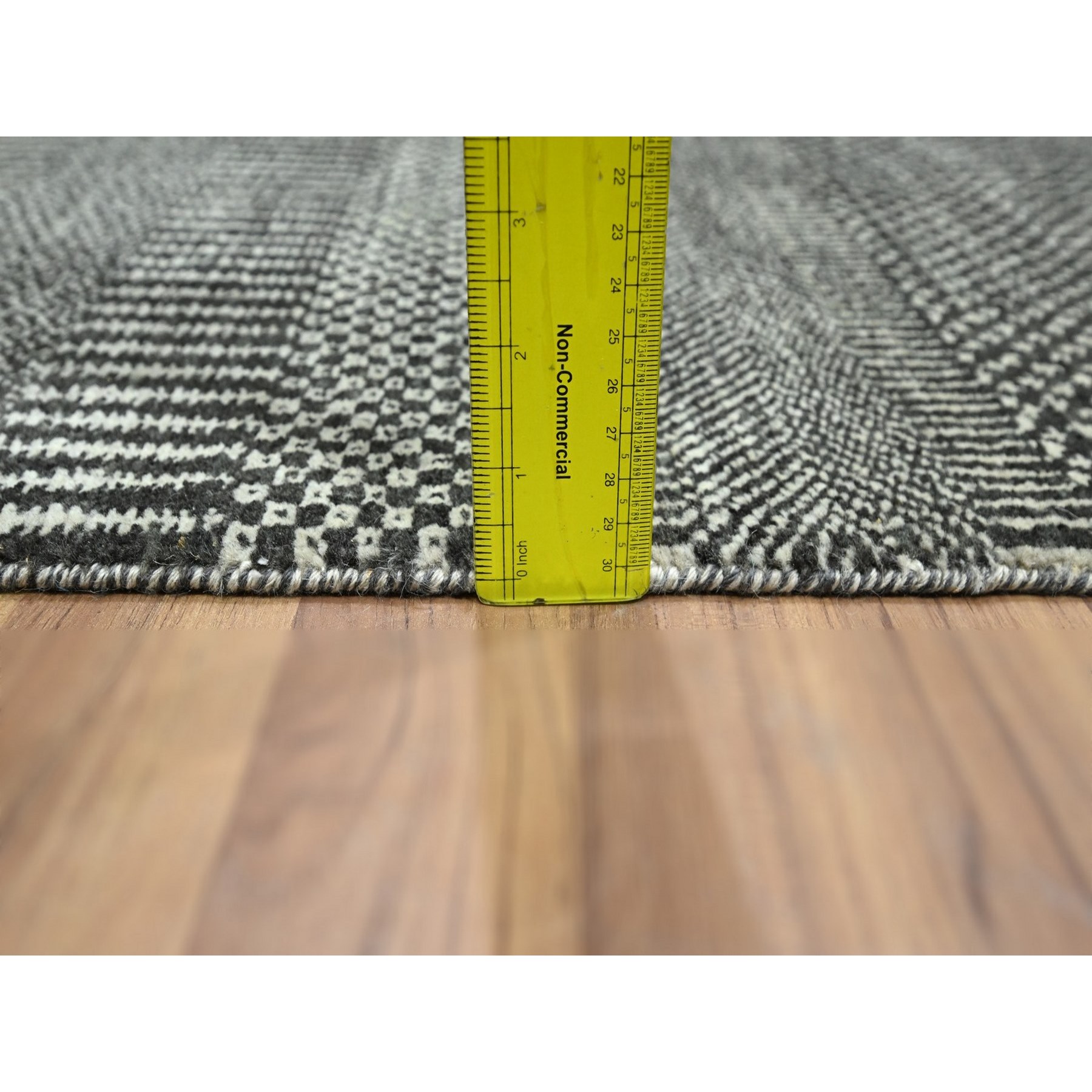 2'x3' Pebble Gray, Tone on Tone, Hand Knotted, Wool with touch of Silk, Lush and Plush, Sample, Modern Grass Design, Mat, Oriental Rug Sh76503