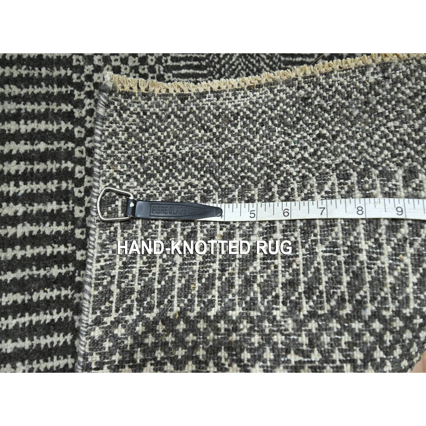 2'x3' Pebble Gray, Tone on Tone, Hand Knotted, Wool with touch of Silk, Lush and Plush, Sample, Modern Grass Design, Mat, Oriental Rug Sh76503