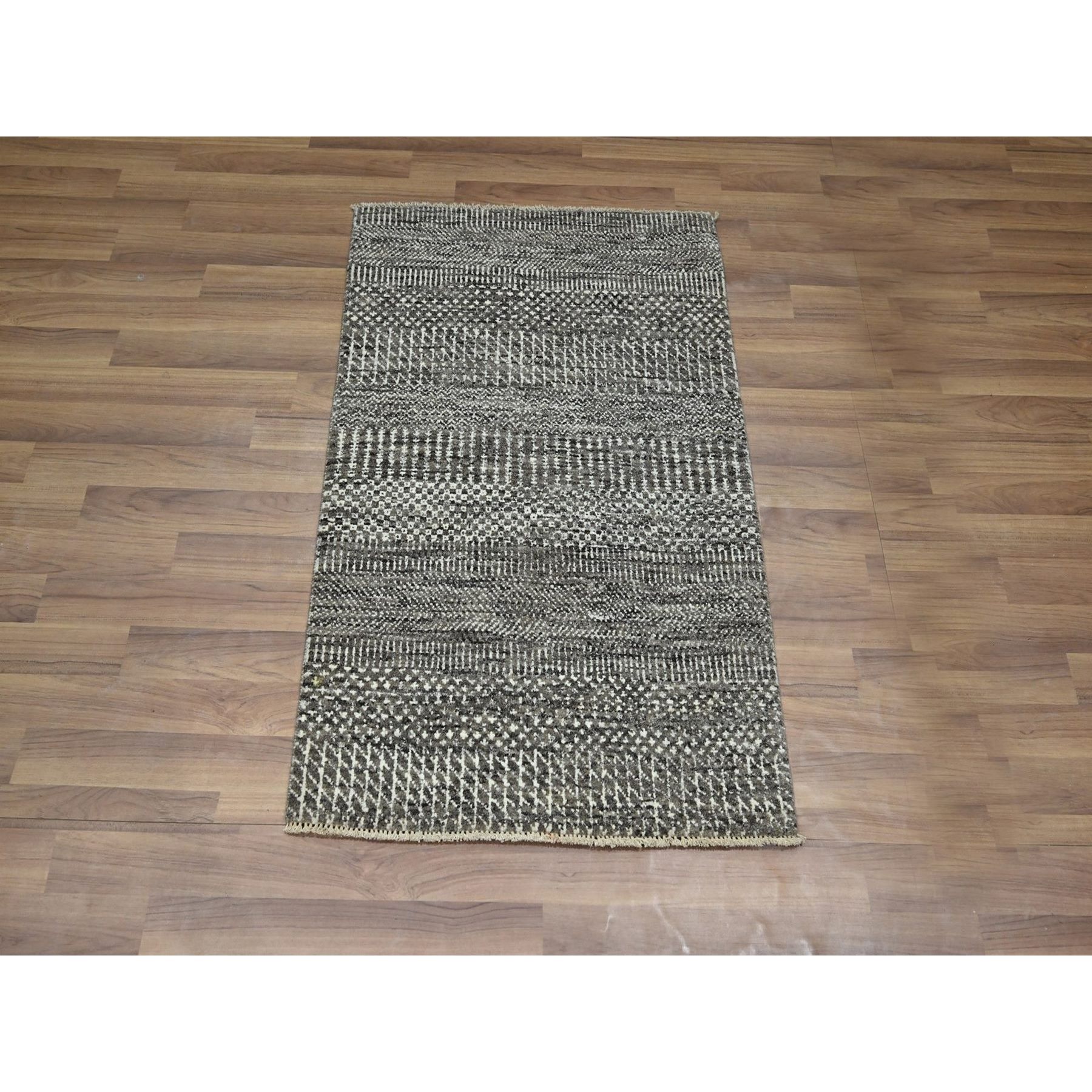 2'x3' Cedar Brown, Modern Grass Design, Tone on Tone, Hand Knotted, Wool with touch of Silk, Lush and Plush, Sample, Mat, Oriental Rug Sh76507