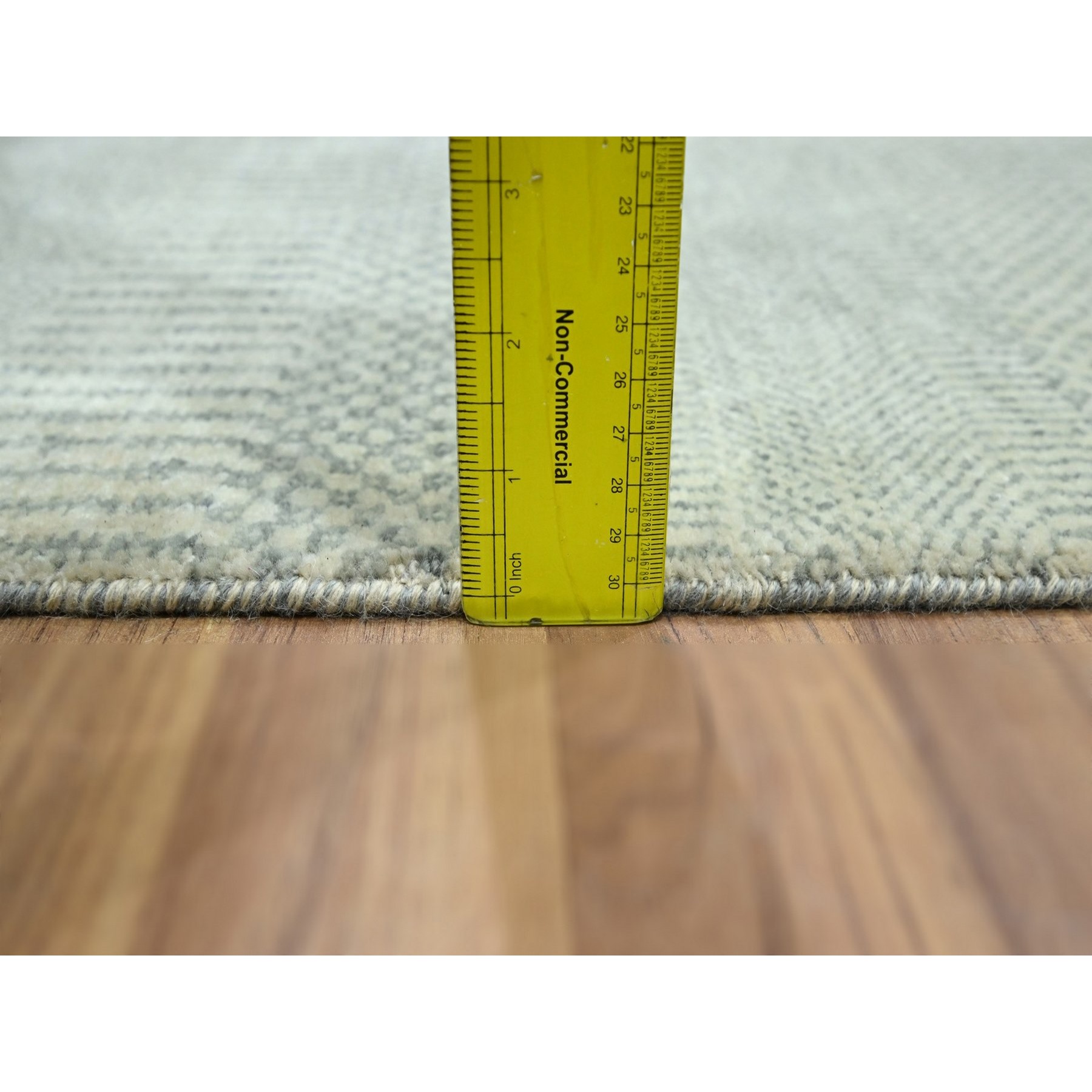 2'x3' Chiffon White, Lush and Plush, Hand Knotted, Modern Grass Design, Wool with touch of Silk, Tone on Tone, Sample, Mat, Oriental Rug Sh76524