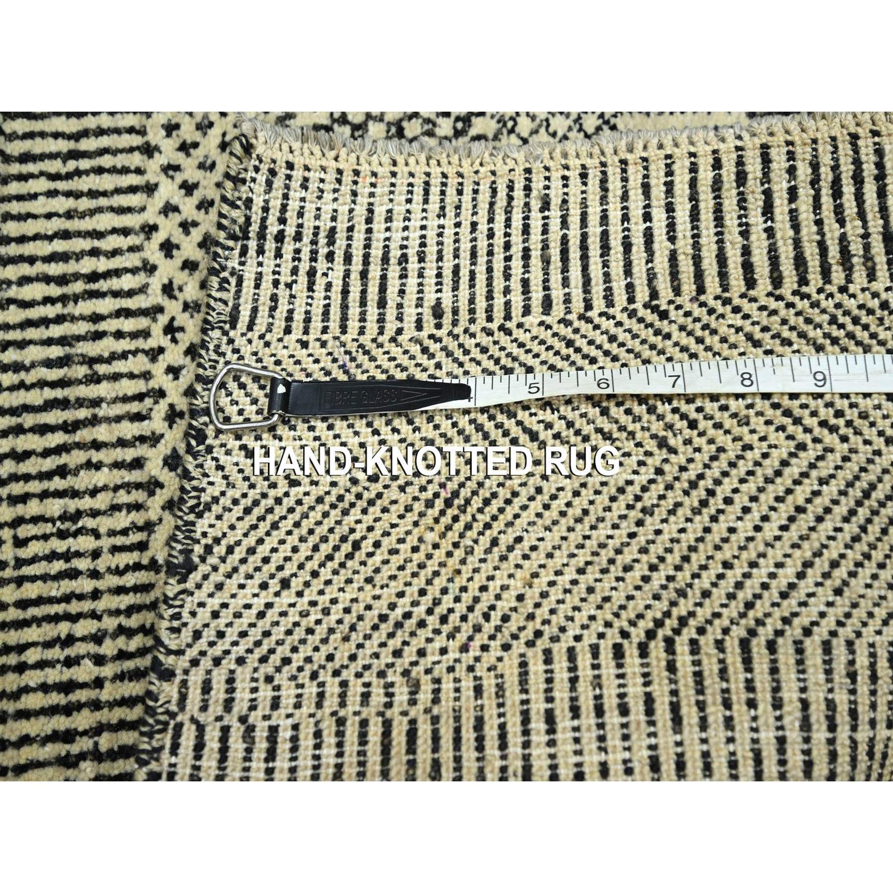 2'x3' Bone White, Modern Grass Design, Wool with touch of Silk, Tone on Tone, Lush and Plush, Hand Knotted, Sample, Mat, Oriental Rug sh76526