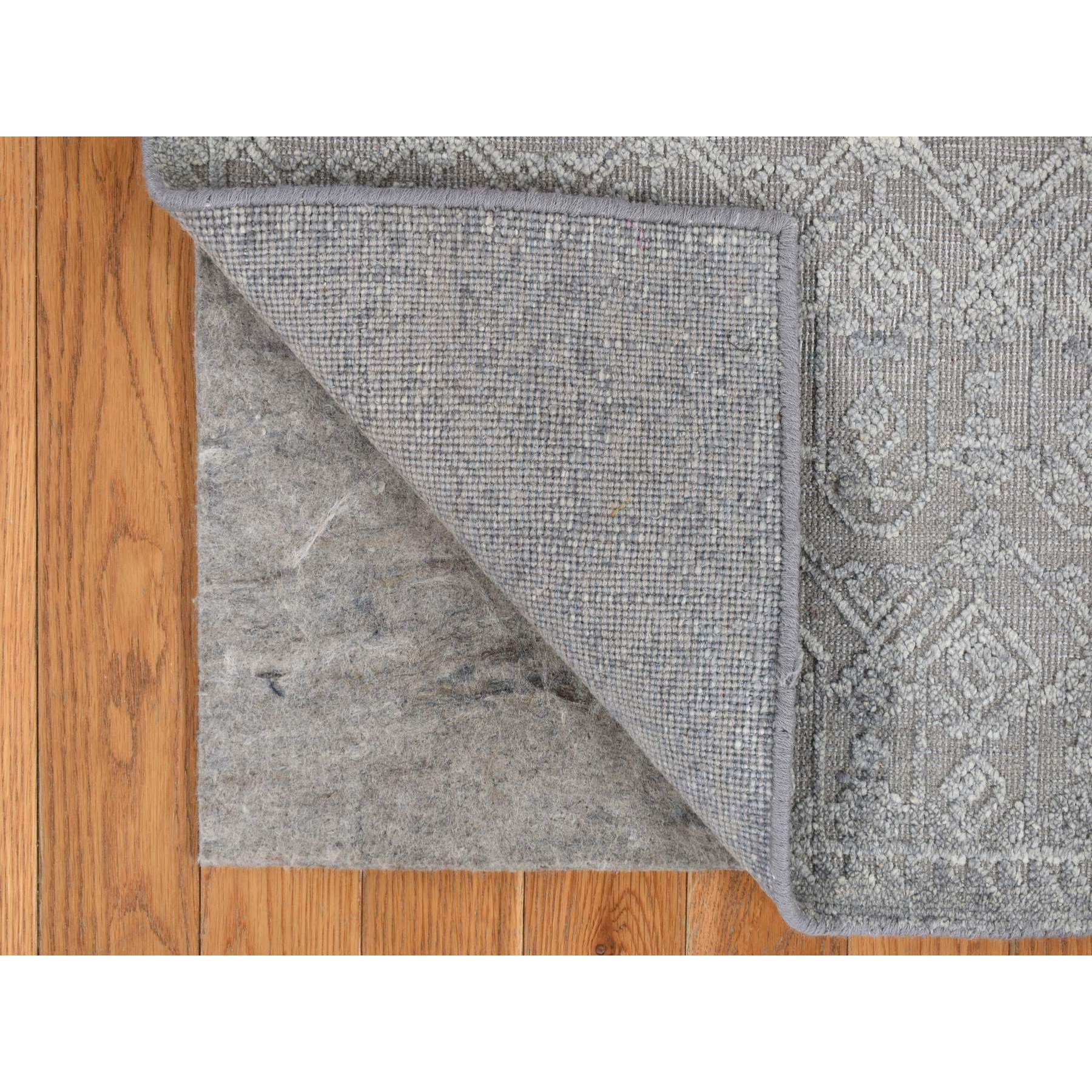 2'x2' Spanish Gray, Silk with Textured Wool, Sample Strike Off, Tone on Tone Jewelry Design, Hand Knotted, Square, Oriental Rug Sh78021