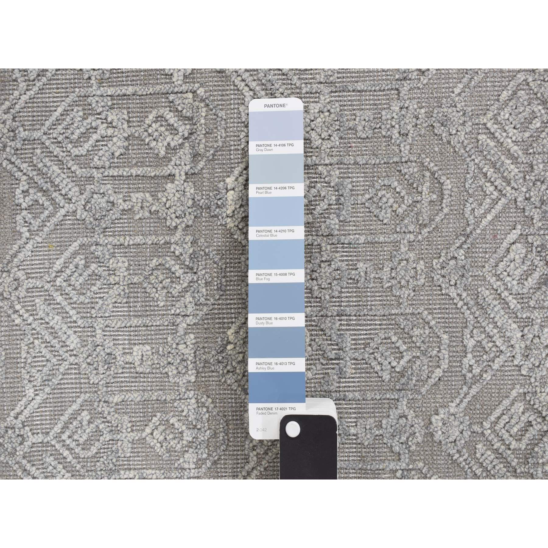 2'x2' Spanish Gray, Silk with Textured Wool, Sample Strike Off, Tone on Tone Jewelry Design, Hand Knotted, Square, Oriental Rug Sh78021