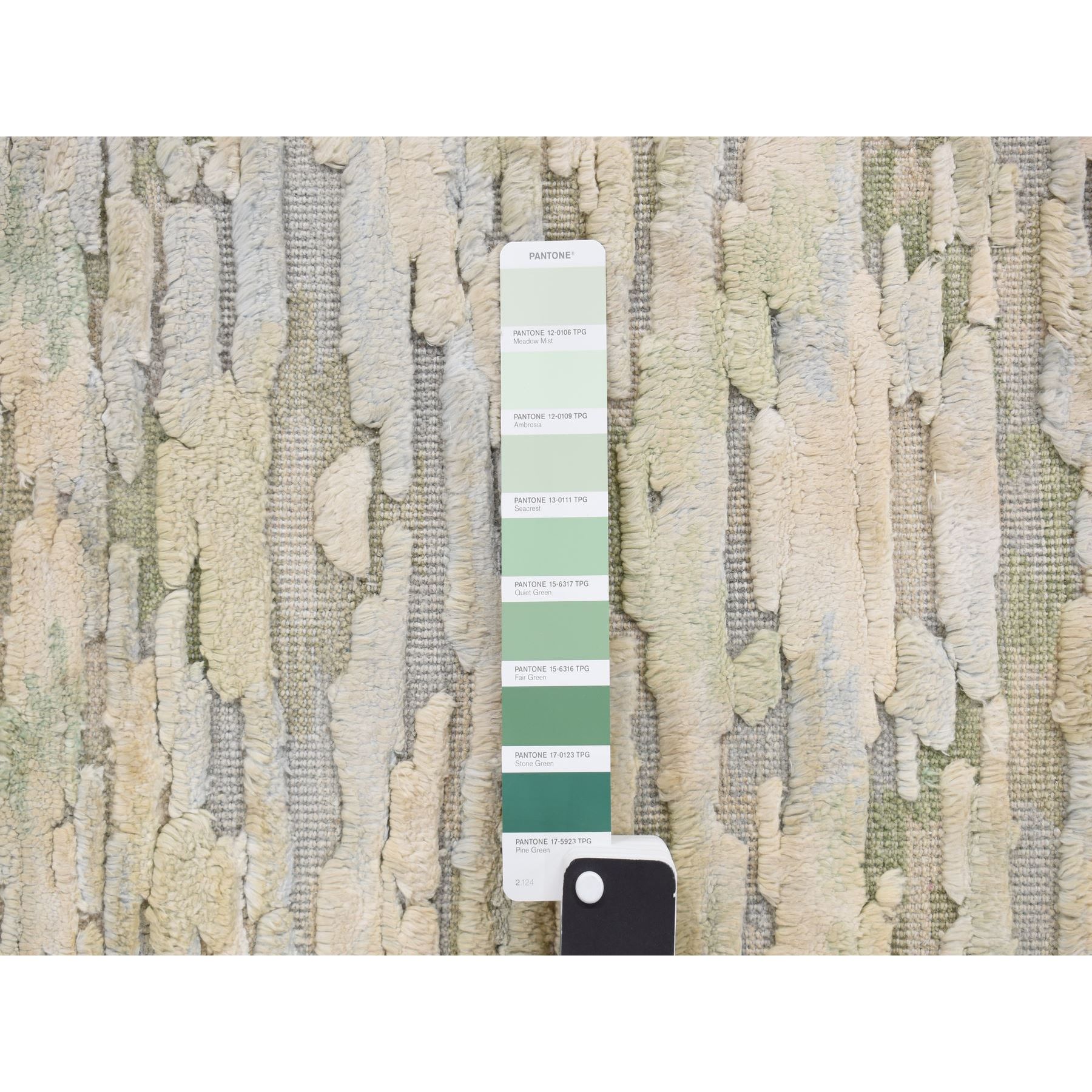 2'x2' Shades of Beige, Sample Fragment, Modern, Luxurious Plush, Pure Silk with Textured Wool, Hand Knotted, Square, Oriental Rug Sh78022