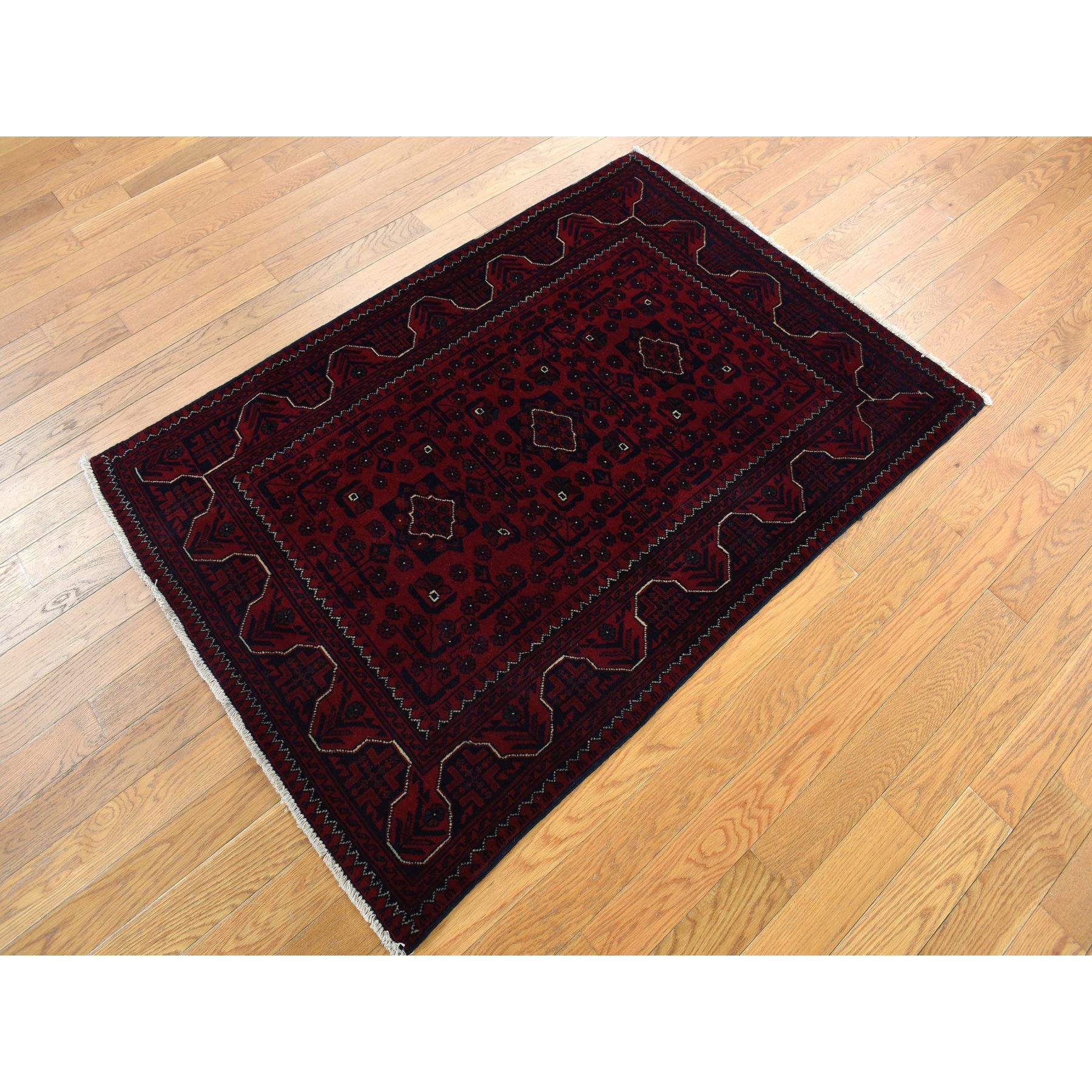 traditional Wool Hand-Knotted Area Rug 3'4