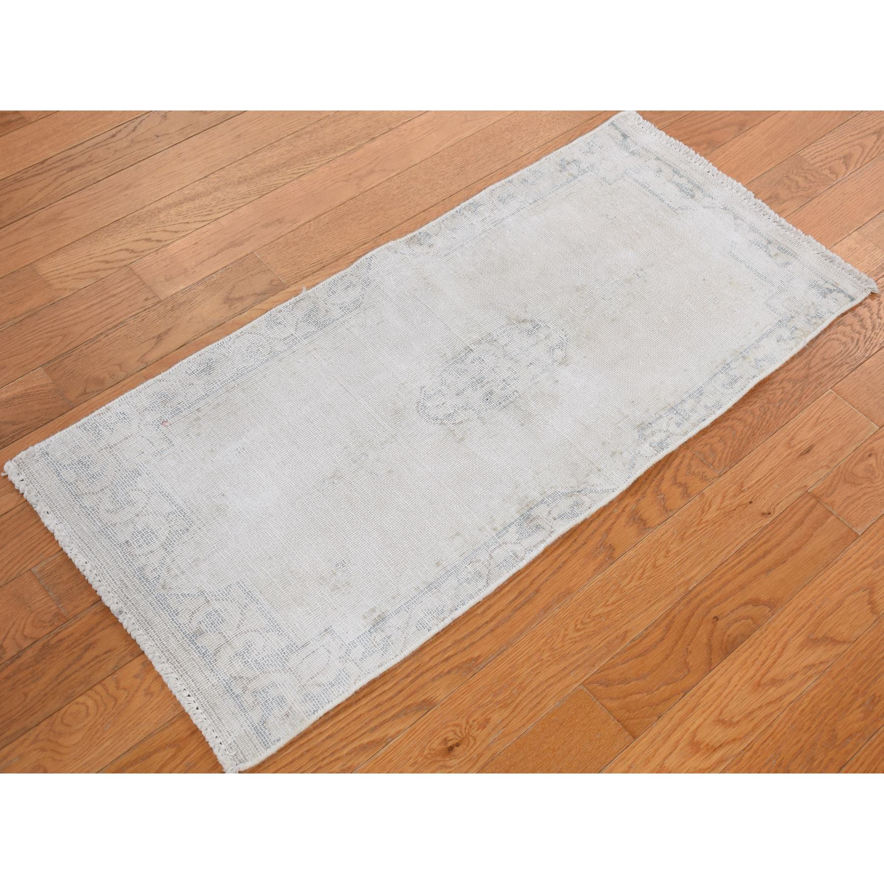 1'7"x3'7" Parchment White, Vintage Persian Kerman, Worn Down, Faded Medallion Design, Hand Knotted, Pure Wool, Mat Oriental Rug Sh78138