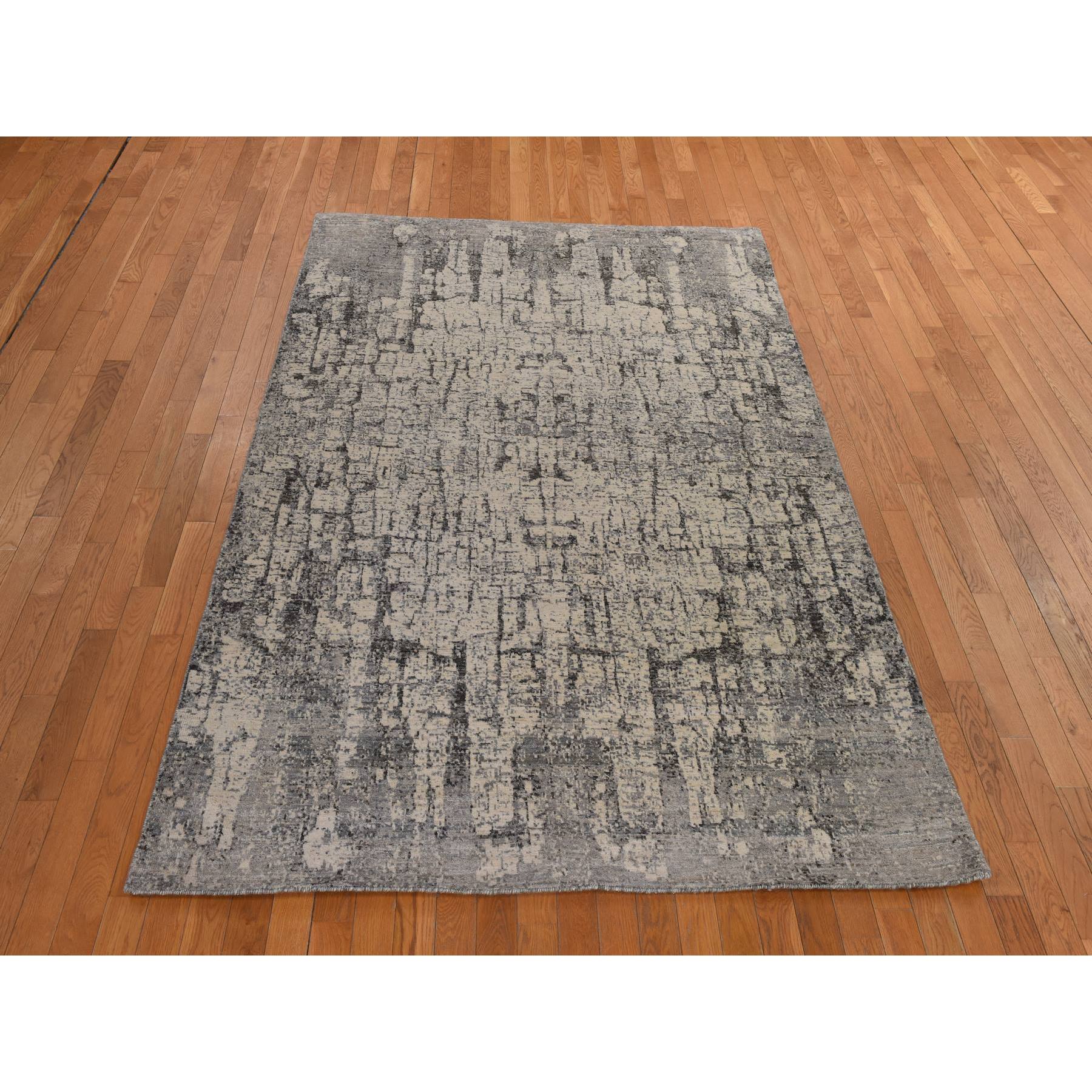 6'x9' Oyster Gray, Fossil Design, Soft to the Touch, 100% Wool, Hand Knotted, Modern, Oriental Rug Sh78390