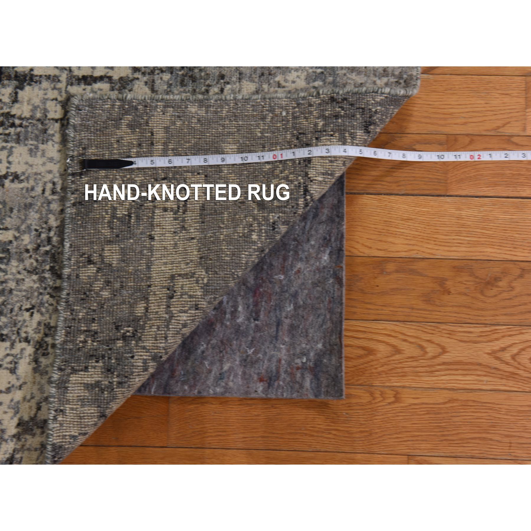 6'x9' Oyster Gray, Fossil Design, Soft to the Touch, 100% Wool, Hand Knotted, Modern, Oriental Rug Sh78390