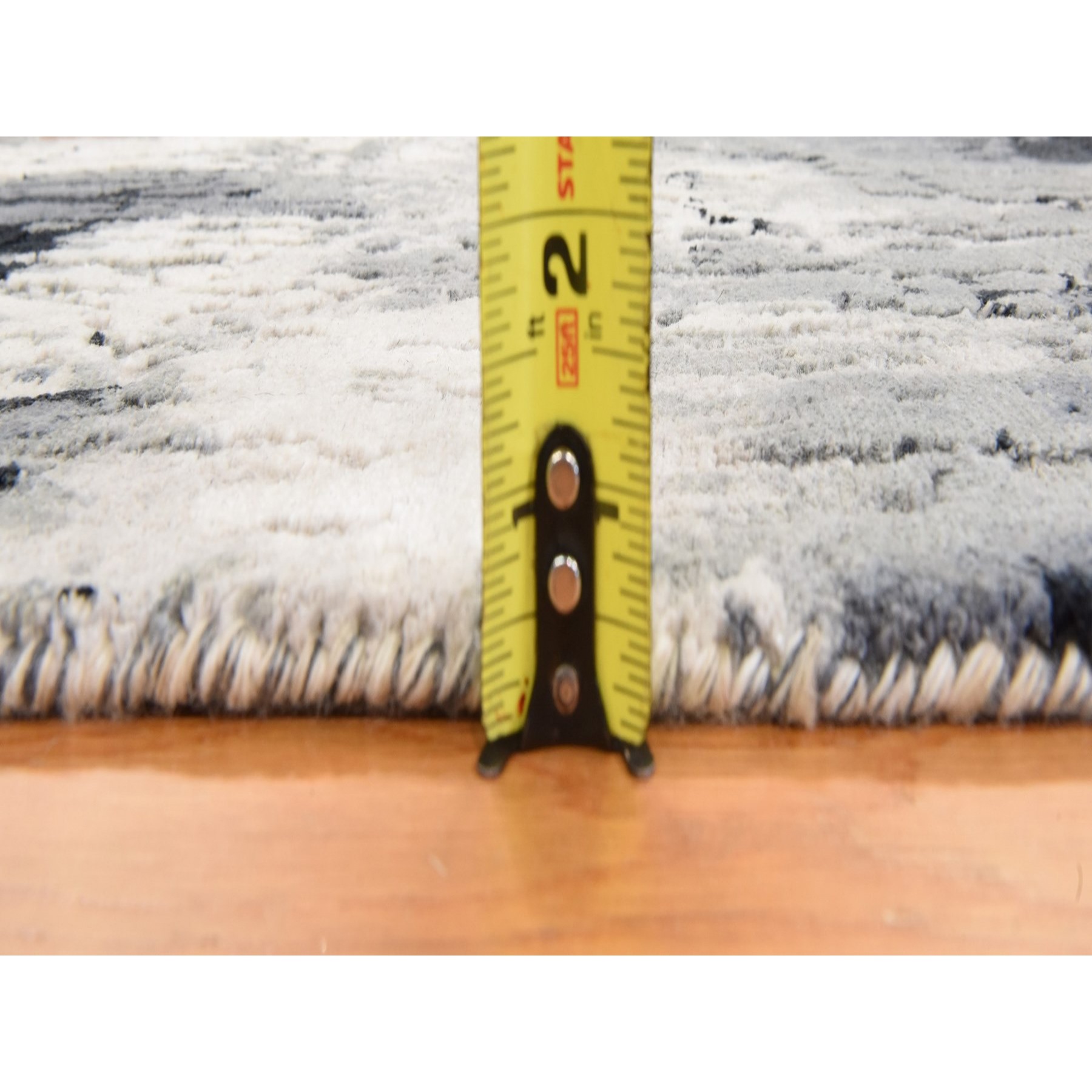 2'x3' Black with Touches of Ivory, Hand Knotted, Abstract Design, Wool and Silk, Oriental, Mat, Sample, Rug Sh78402