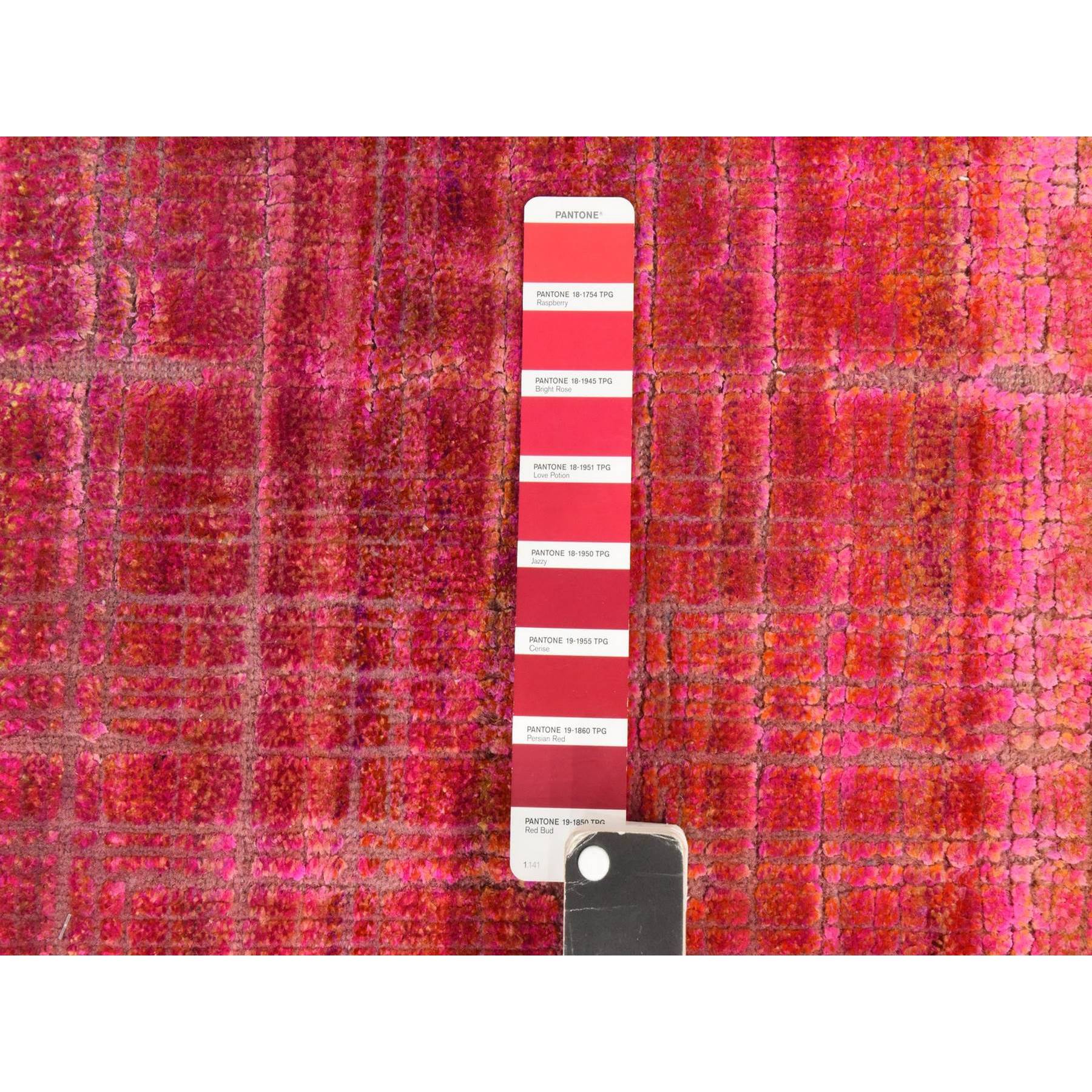 1'6"x2' Jazzy Red, Pure Sari Silk, Sample, Strike Off, Hand Knotted, Oriental Rug Sh78442