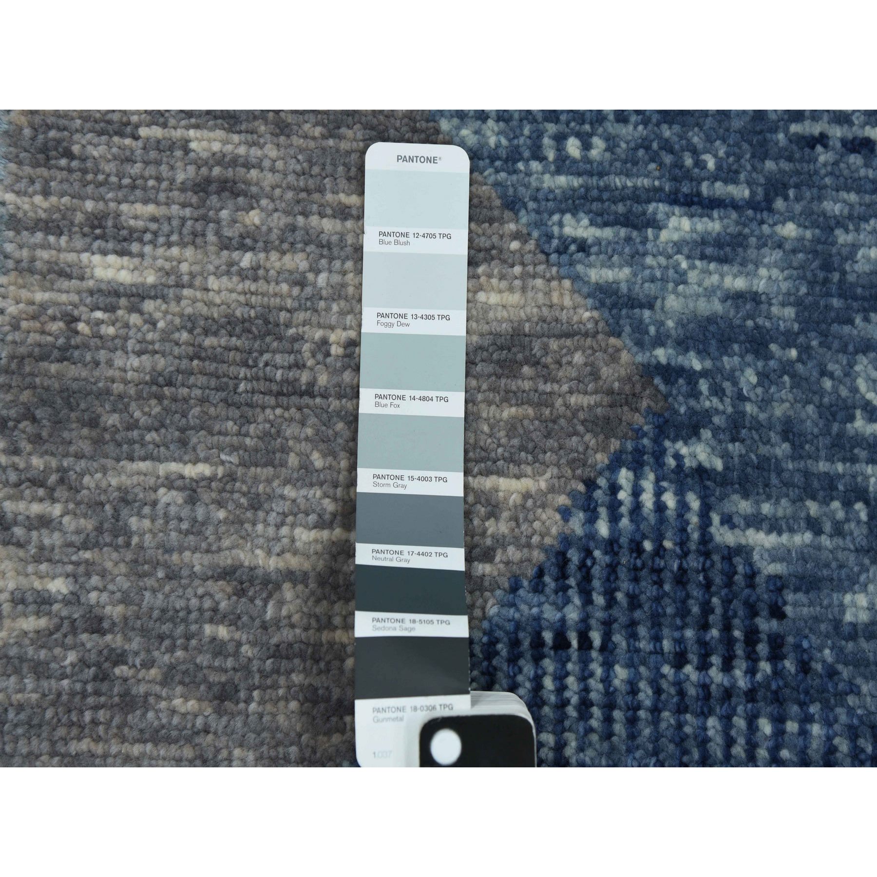 2'x3' Beau Blue, Geometric Art Deco Collection Soft to the Touch, Natural Wool Hand Knotted, Mat Oriental Rug Sh79426