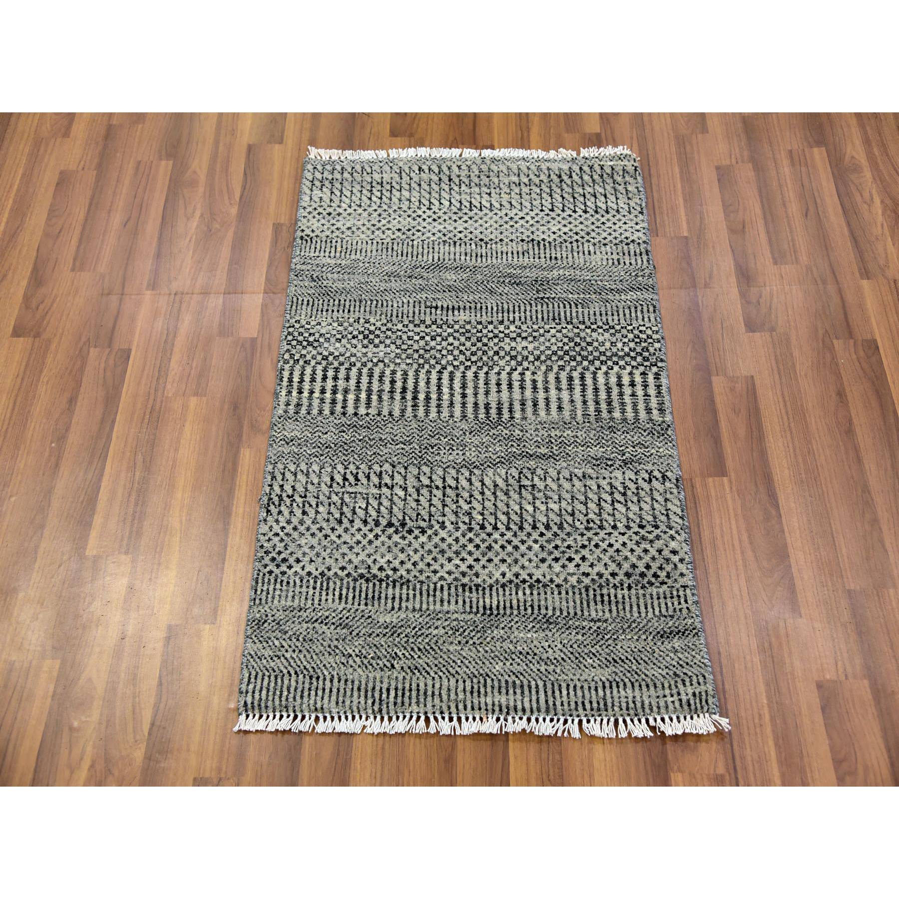 2'x3'2" Platinum Gray, Hand Knotted, Modern Grass Design, Tone on Tone, Natural Undyed Wool, Mat Oriental Rug Sh79709