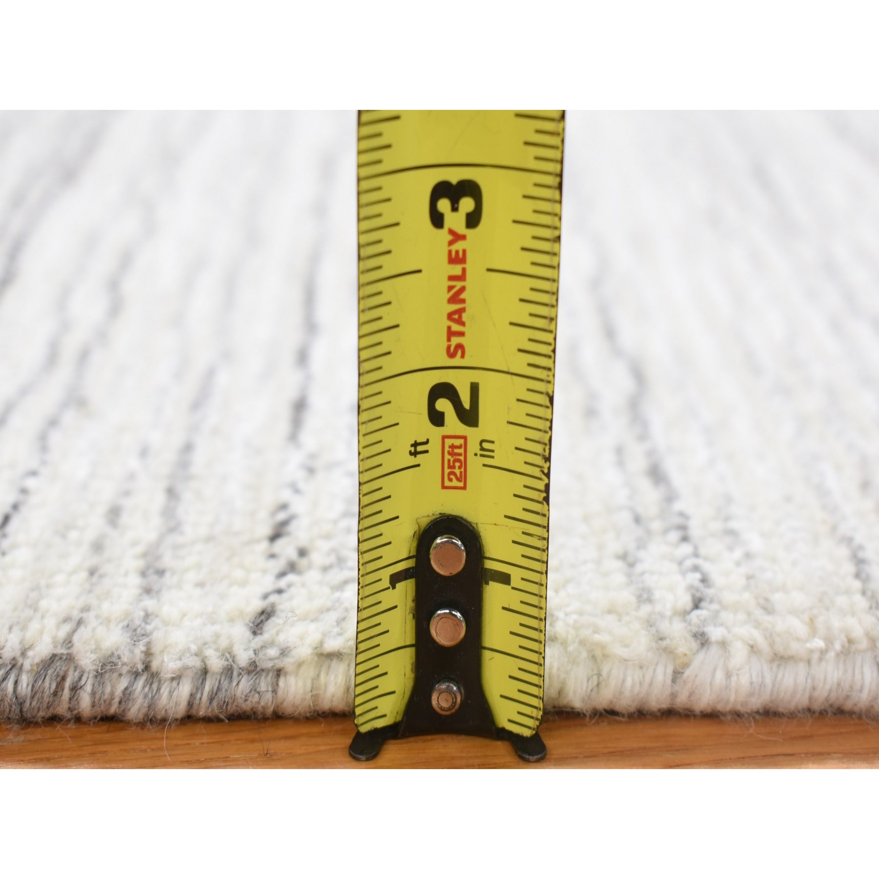 2'x2' Ivory, Modern Design, Hand Loomed, 100% Wool, Fragment Sample, Mat Oriental Rug Sh80359
