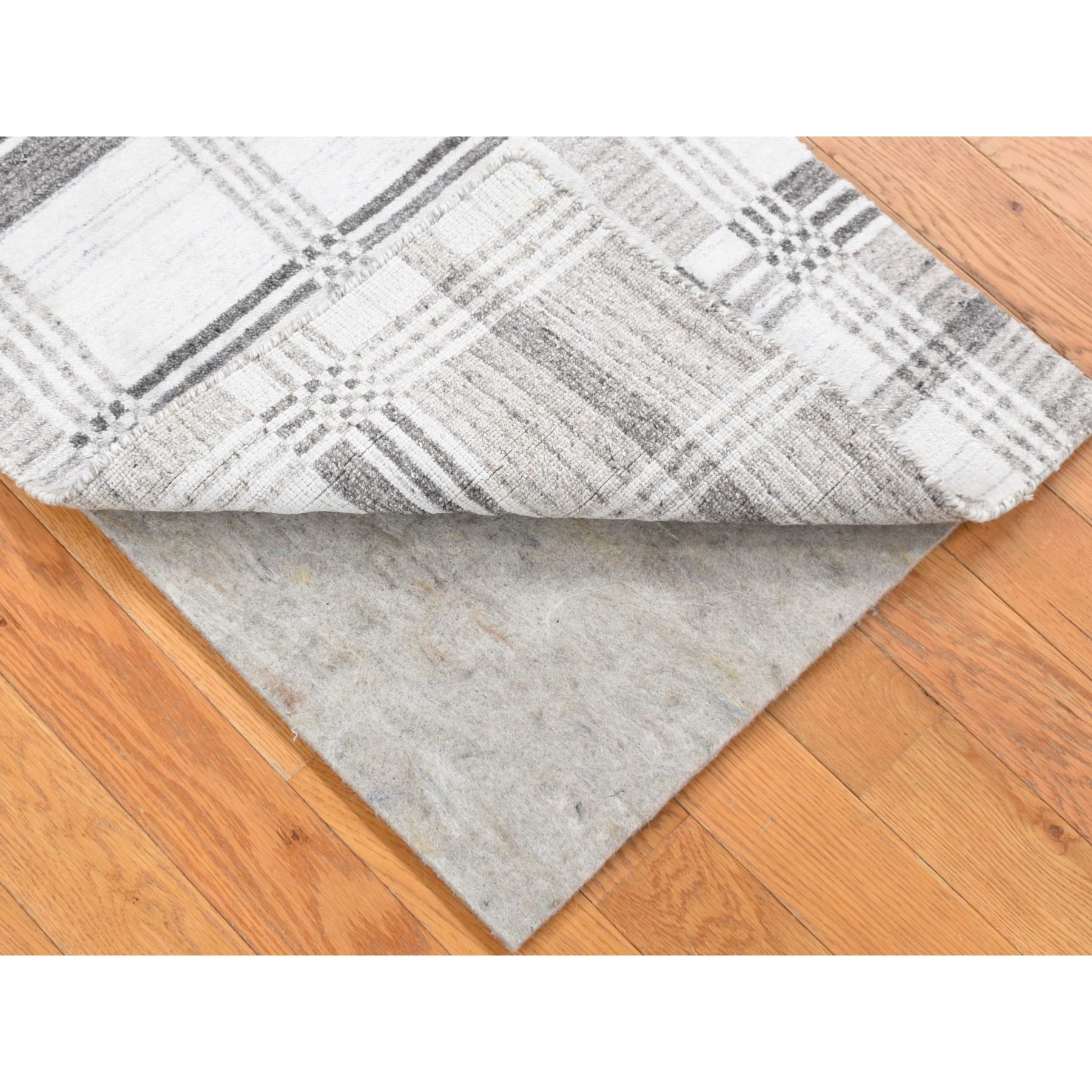 2'x3' Ivory-Gray, Hand Loomed, Modern, Plaid Design, 100% Wool, Mat Oriental Rug Sh80371
