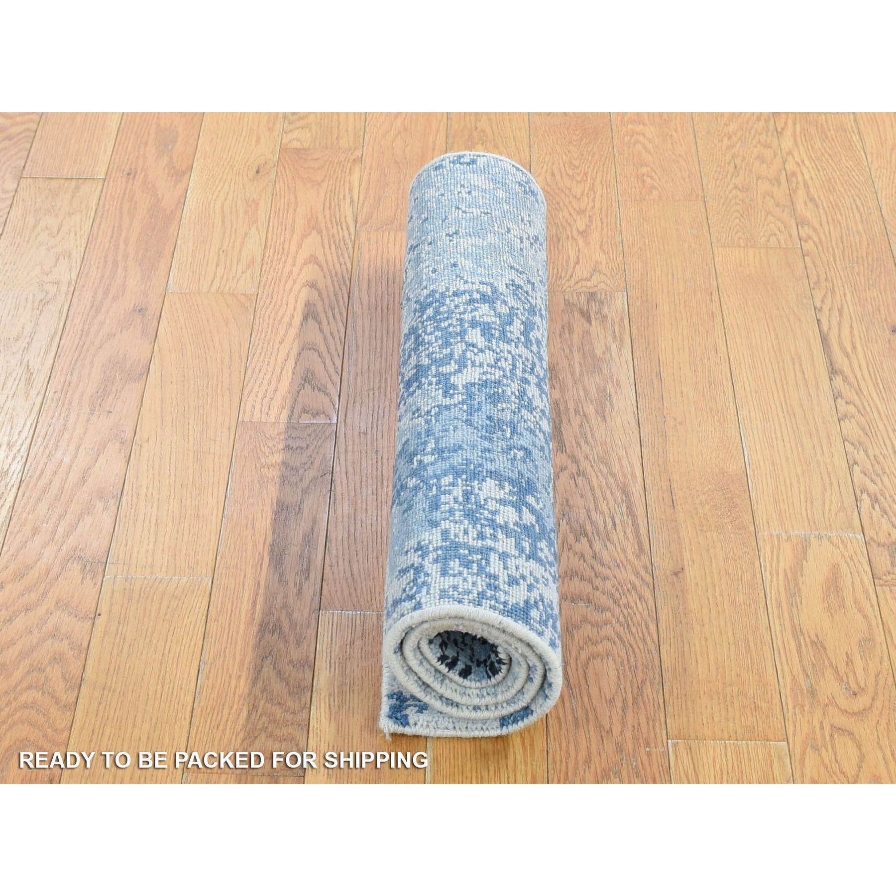 2'x3'2" Light Gray with Touches of Blue, Modern Design, 100% Wool, Hand Knotted, Mat Oriental Rug Sh80428
