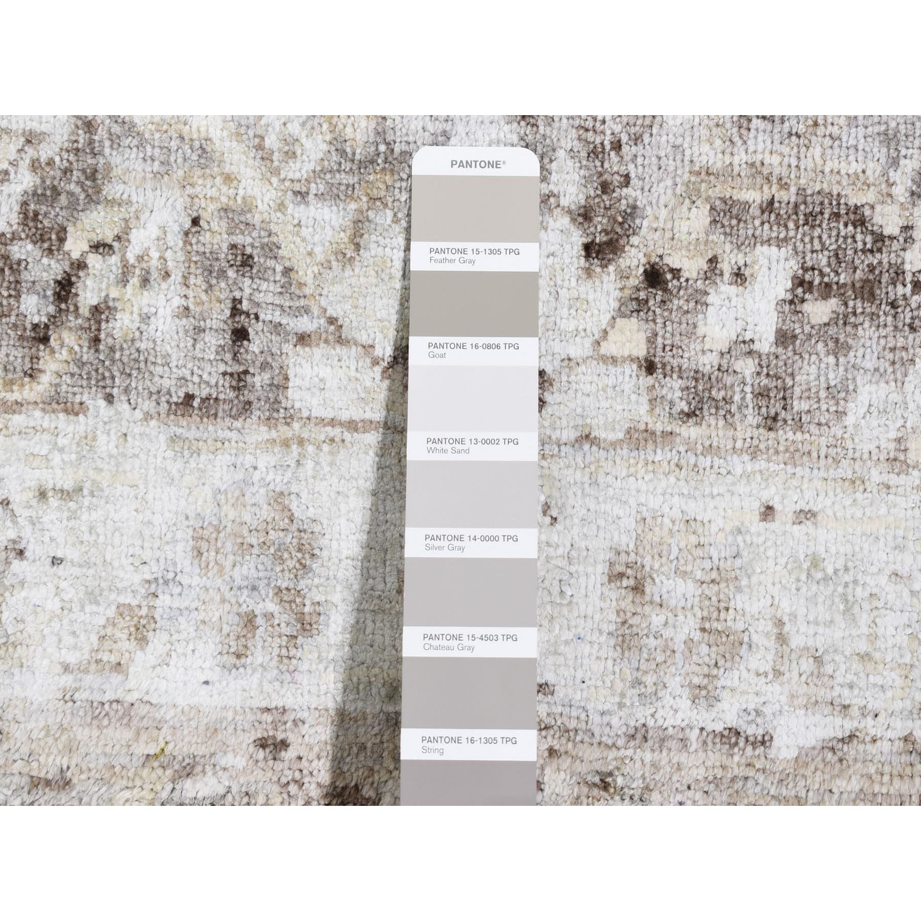 2'x2' Light Gray, Plant Based Silk and Textured Wool Modern Design, Hand Knotted, Mat Square Oriental Rug Sh80439