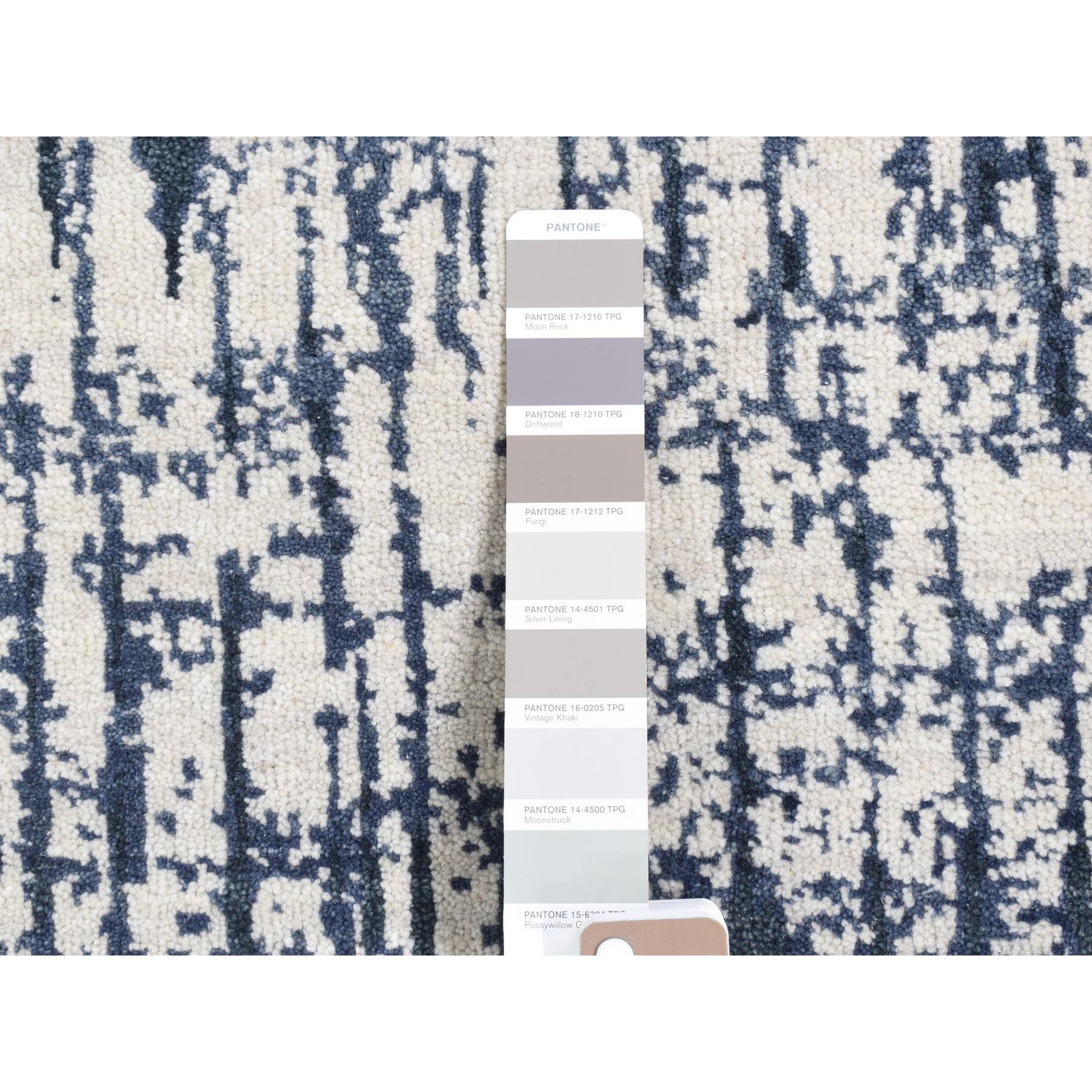2'x2'4" Ivory and Charcoal Black, 100% Wool, Cardiac Design, Modern, Hand Knotted, Squarish, Mat Oriental Rug Sh80490