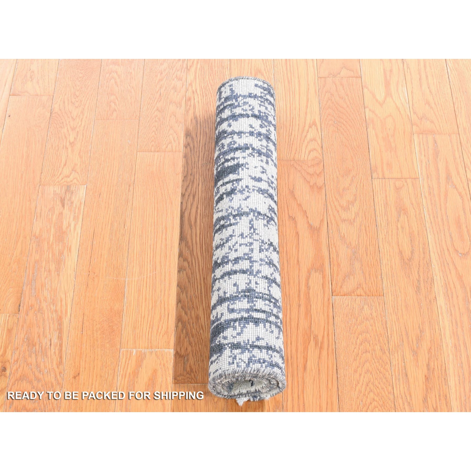 2'x2'4" Ivory and Charcoal Black, 100% Wool, Cardiac Design, Modern, Hand Knotted, Squarish, Mat Oriental Rug Sh80490
